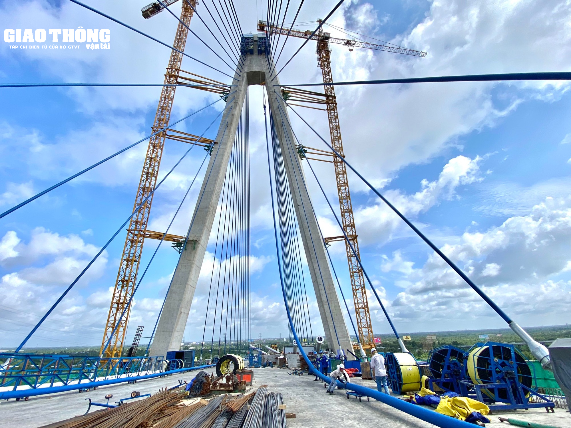 Xem nhà thầu thi công nối cầu Mỹ Thuận 2 vào bờ tiền Giang - Ảnh 9.