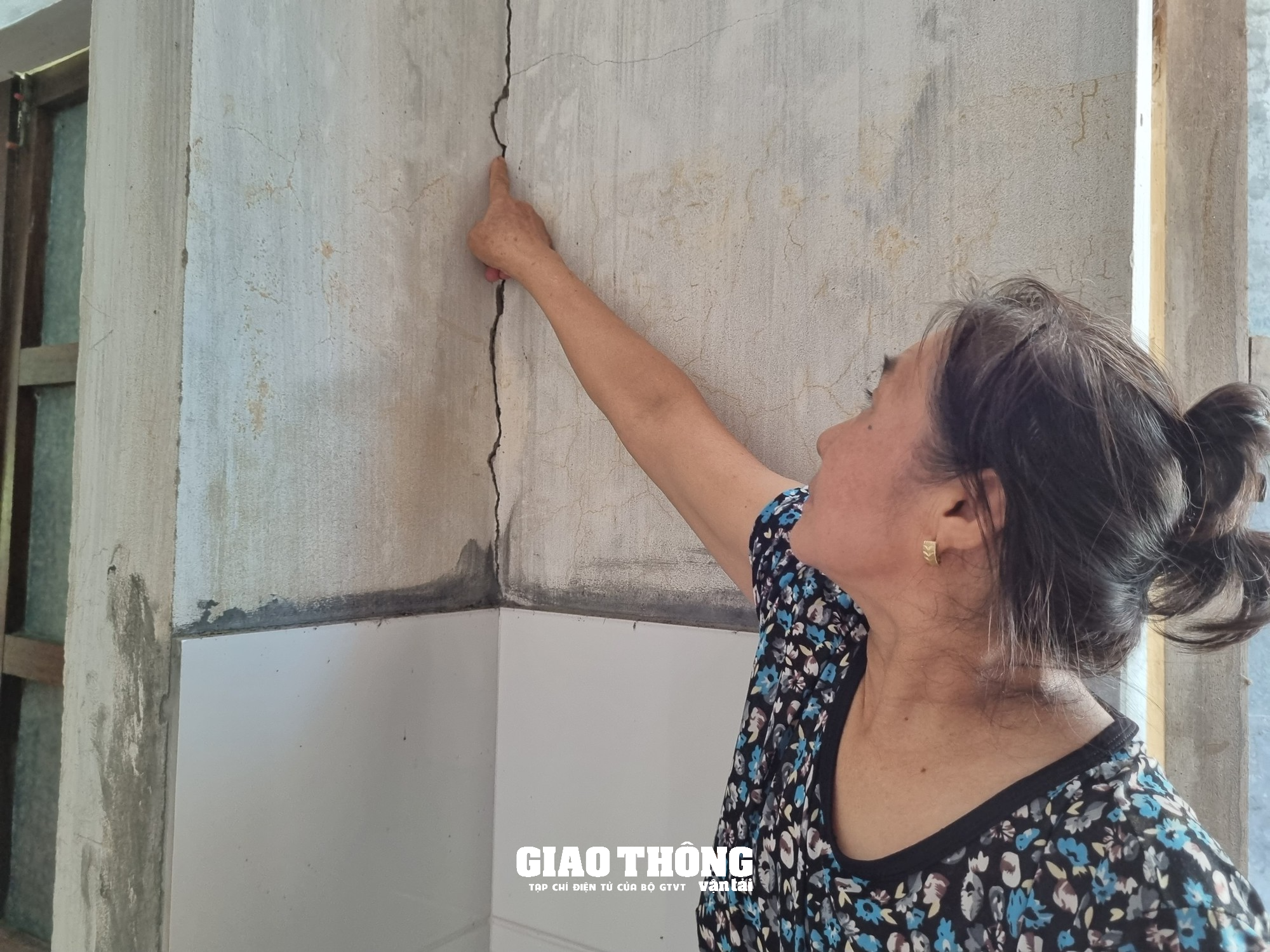 Cầu xây xong, người dân nhiều năm vẫn chưa nhận được tiền đền bù - Ảnh 1.