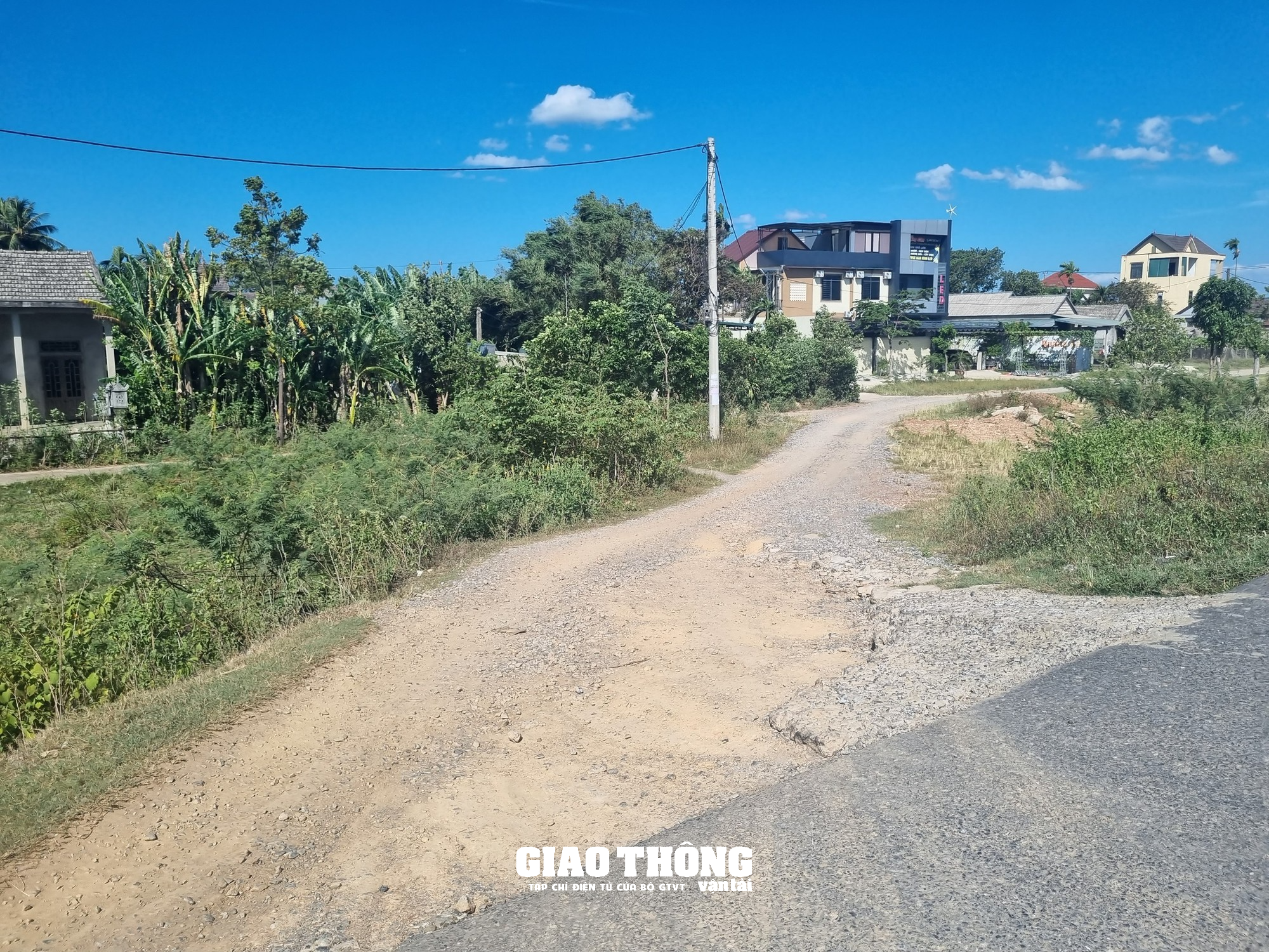 Cầu xây xong, người dân nhiều năm vẫn chưa nhận được tiền đền bù - Ảnh 4.