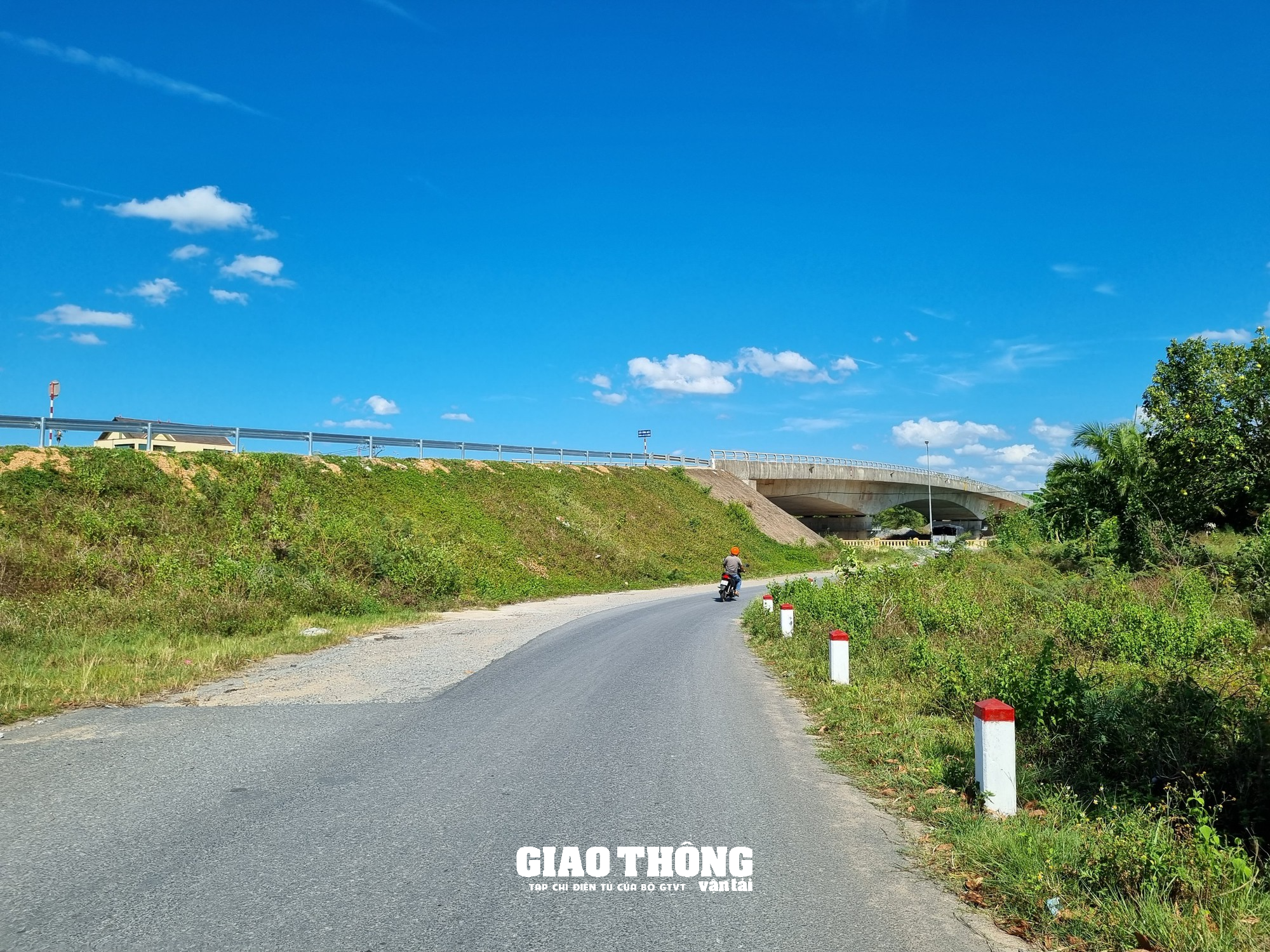 Cầu xây xong, người dân nhiều năm vẫn chưa nhận được tiền đền bù - Ảnh 5.