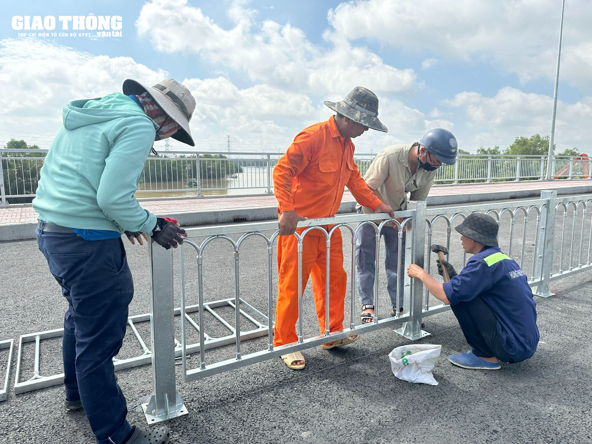 TP.HCM: Cận cảnh cầu Long Kiểng gần 600 tỷ đồng chuẩn bị thông xe vào dịp lễ Quốc khánh 2/9 - Ảnh 8. TP.HCM: Cận cảnh cầu Long Kiểng gần 600 tỷ đồng chuẩn bị thông xe vào dịp lễ Quốc khánh 2/9 - Ảnh 8.