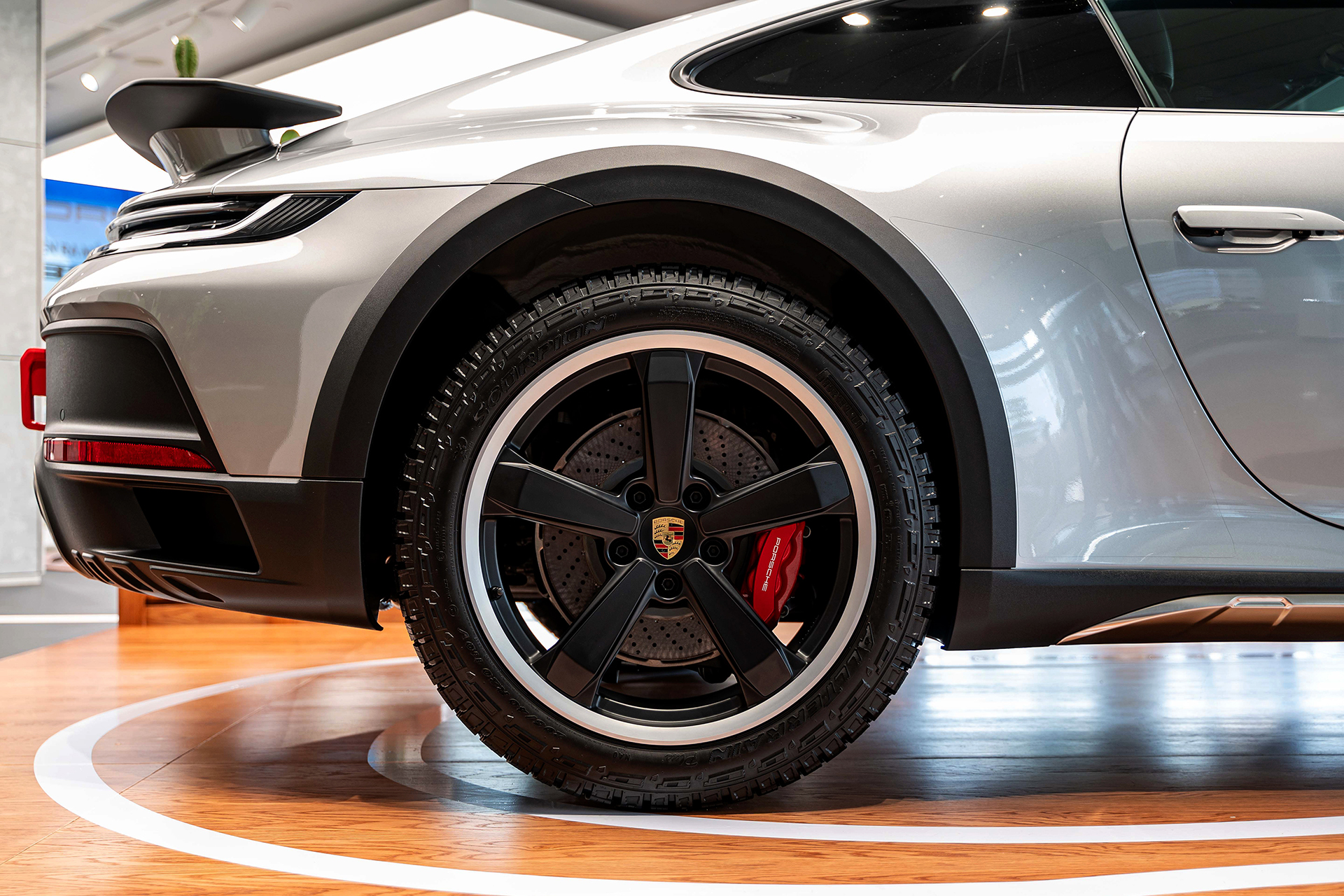 Mẫu xe sở hữu khoảng sáng gầm tương đương nhiều mẫu SUV hiện nay.