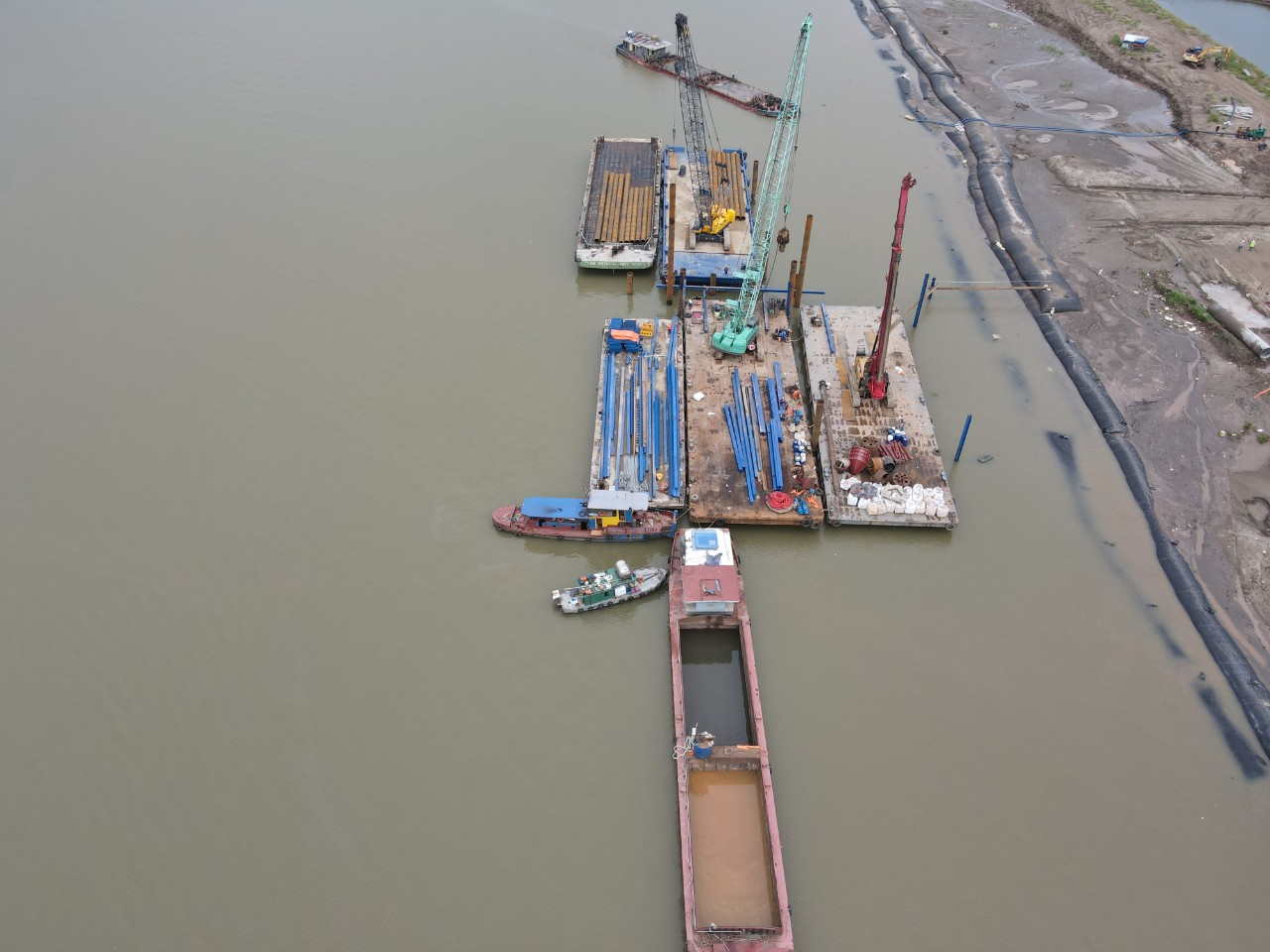 Ảnh: Hai nhà thầu lớn làm cầu dây văng hơn 2.000 tỷ đồng có tiến độ ngắn kỷ lục - Ảnh 1.