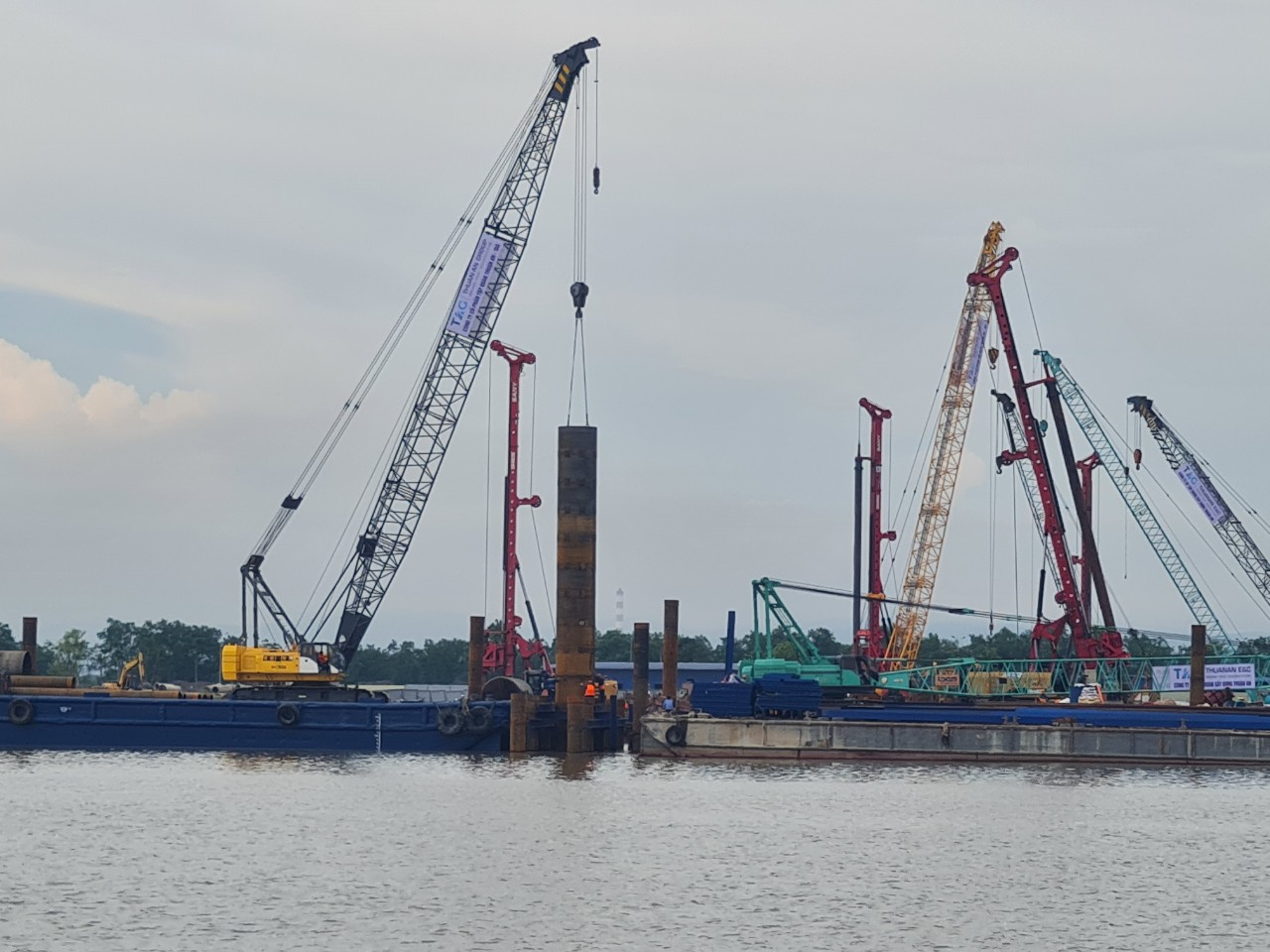 Ảnh: Hai nhà thầu lớn làm cầu dây văng hơn 2.000 tỷ đồng có tiến độ ngắn kỷ lục - Ảnh 7.