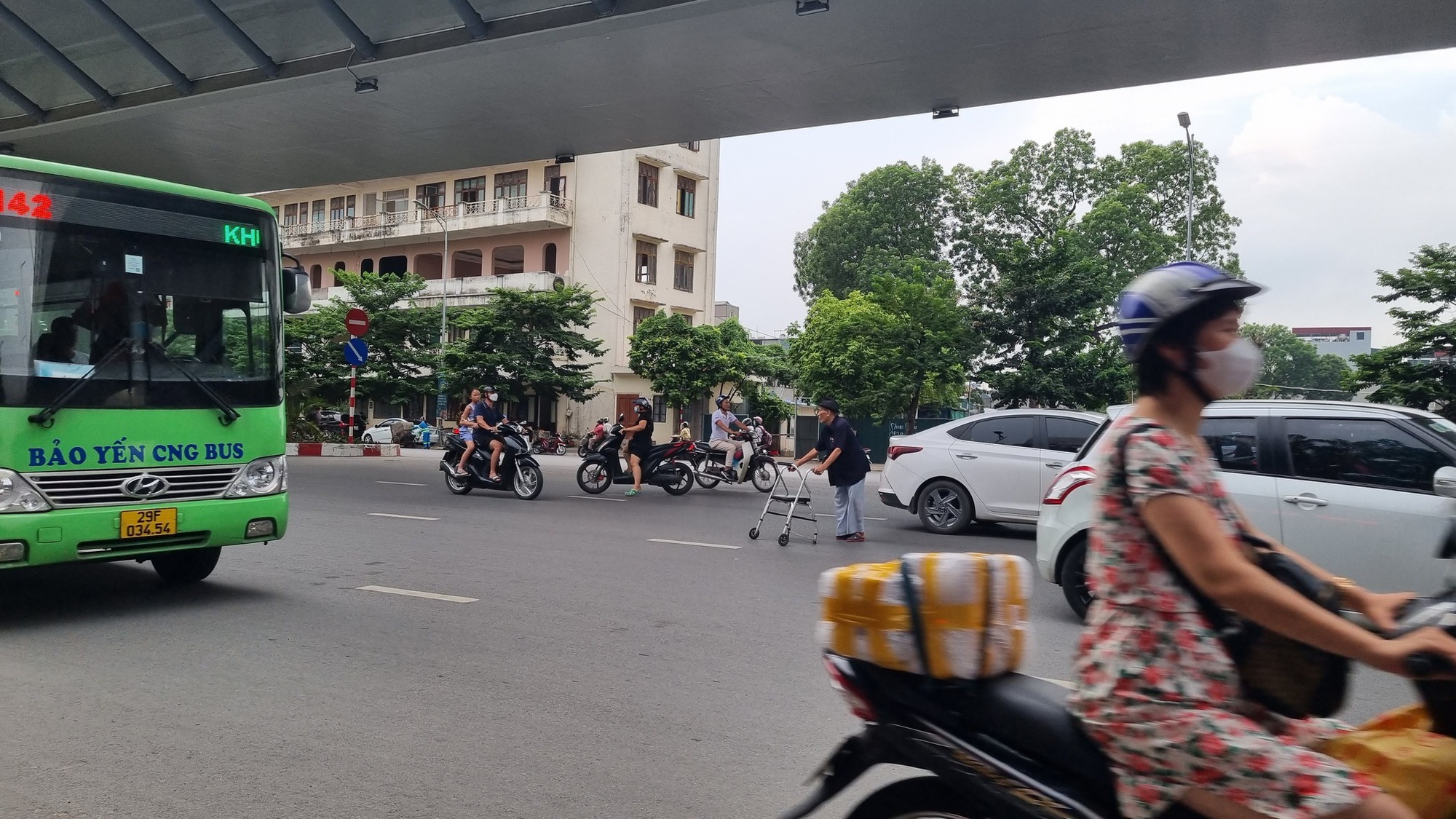 Hà Nội: Thiếu cầu bộ hành cho đường Vành đai 2 đoạn Vĩnh Tuy – Ngã Tư Sở - Ảnh 1.