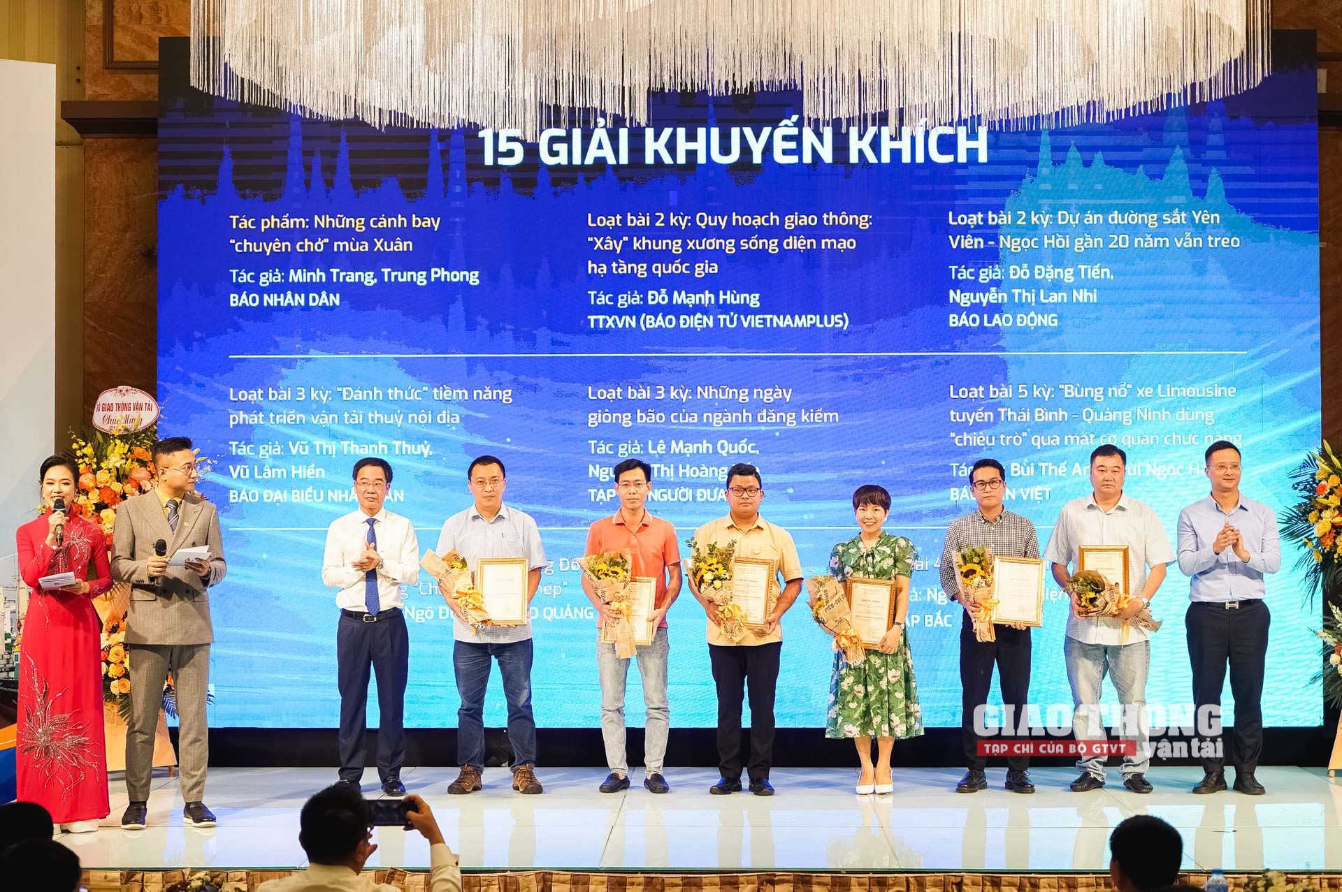 Loạt bài học lái xe theo DAT của Tạp chí GTVT giành giải Báo chí viết về ngành GTVT lần thứ IV - Ảnh 5.