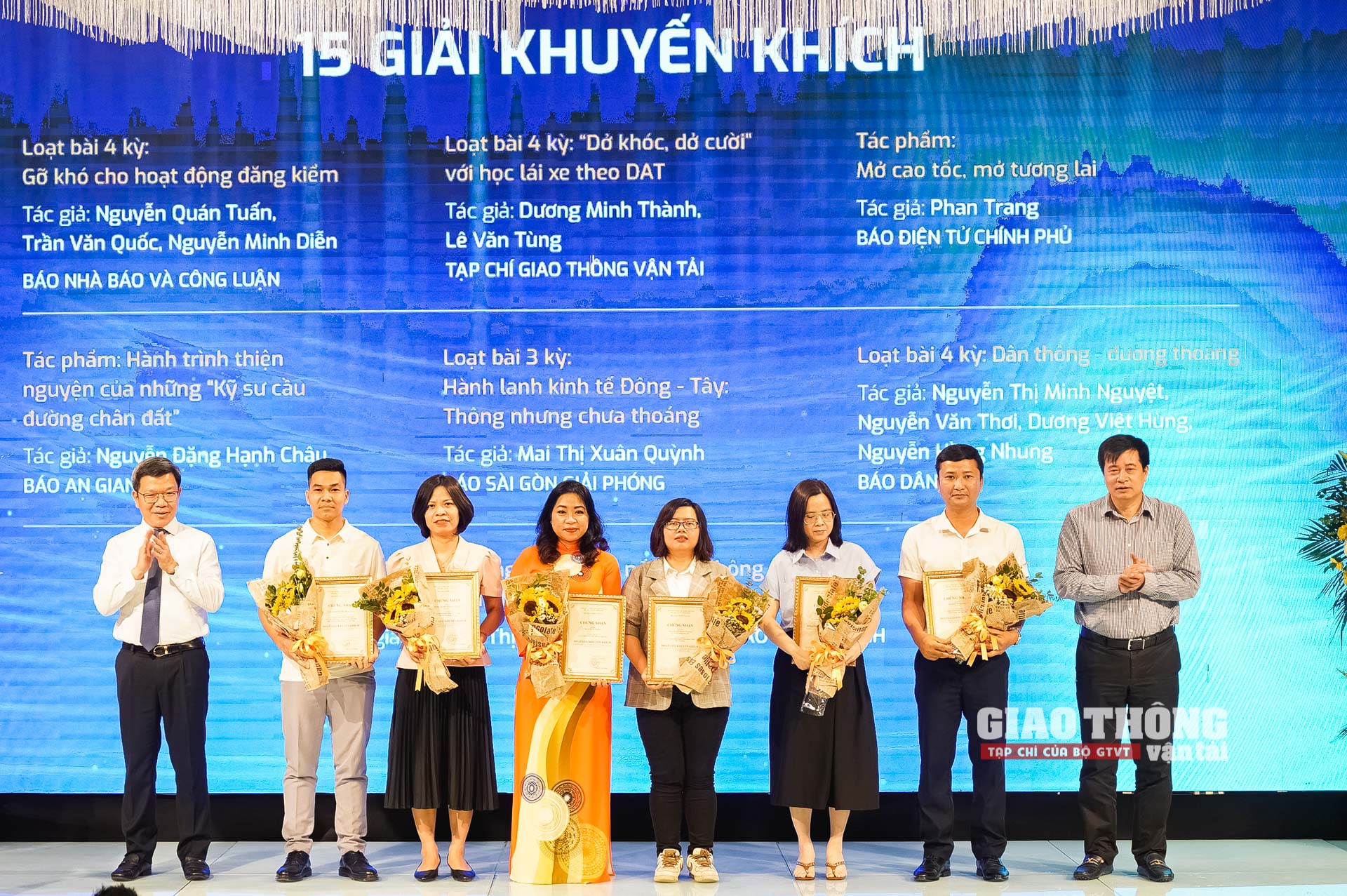 Loạt bài học lái xe theo DAT của Tạp chí GTVT giành giải Báo chí viết về ngành GTVT lần thứ IV - Ảnh 6.