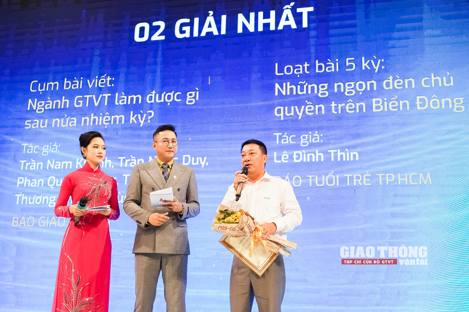 Loạt bài học lái xe theo DAT của Tạp chí GTVT giành giải Báo chí viết về ngành GTVT lần thứ IV - Ảnh 10.