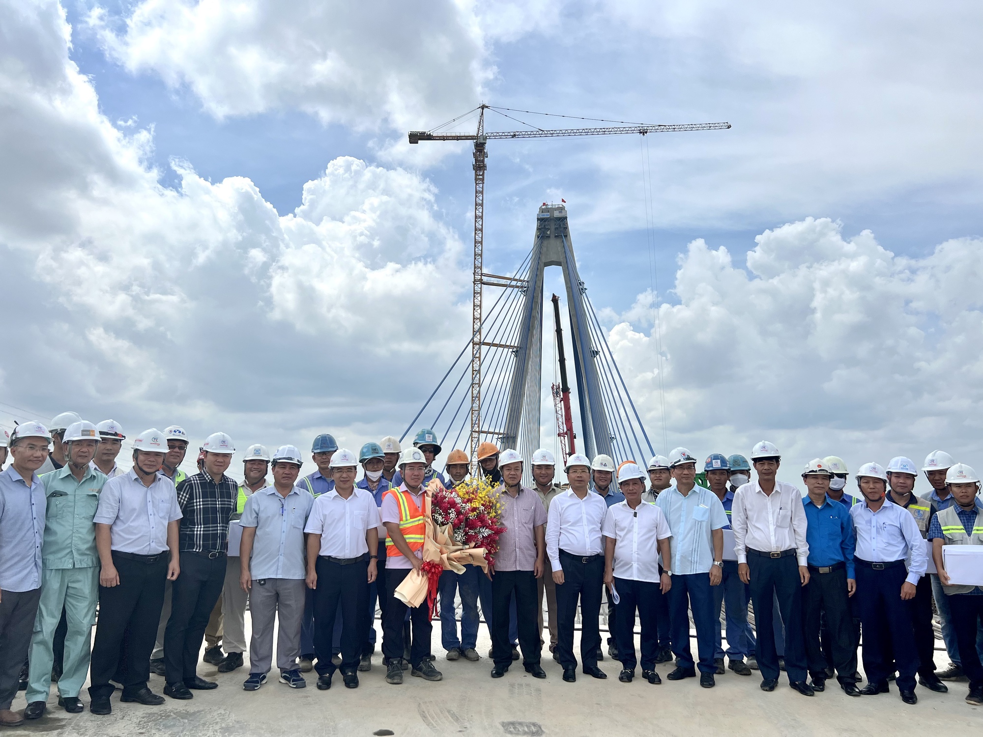 Bộ GTVT động viên tinh thần thi công cầu Mỹ Thuận 2  - Ảnh 4.