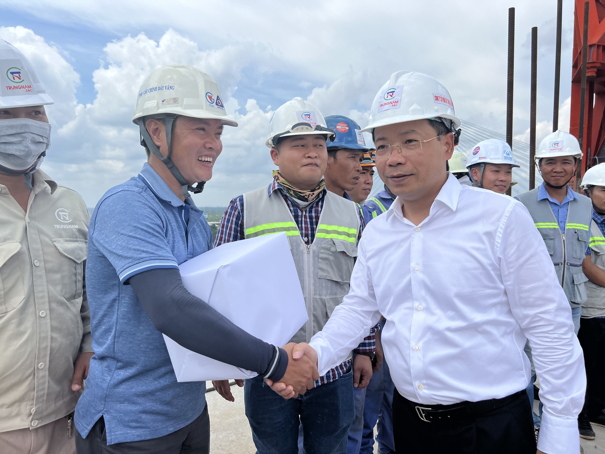 Bộ GTVT động viên tinh thần thi công cầu Mỹ Thuận 2  - Ảnh 3.