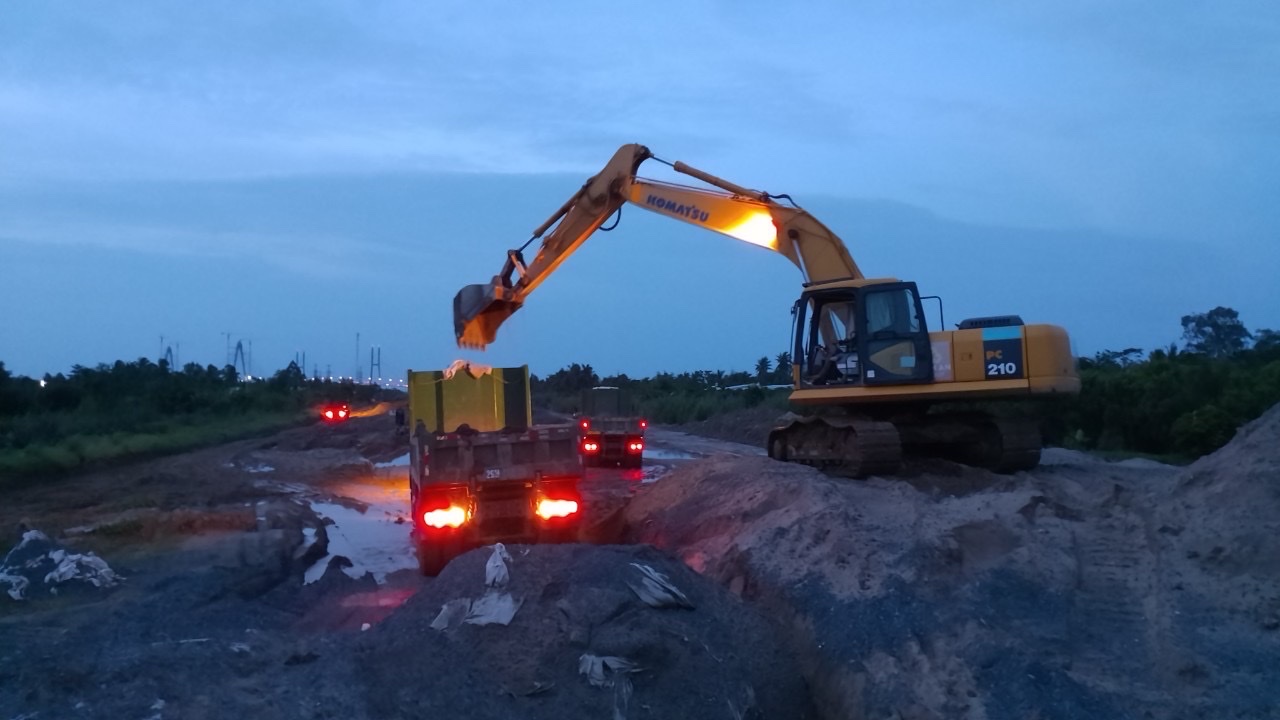 "Báo động đỏ" cho nhà thầu làm chậm cao tốc Mỹ Thuận - Cần Thơ - Ảnh 1.