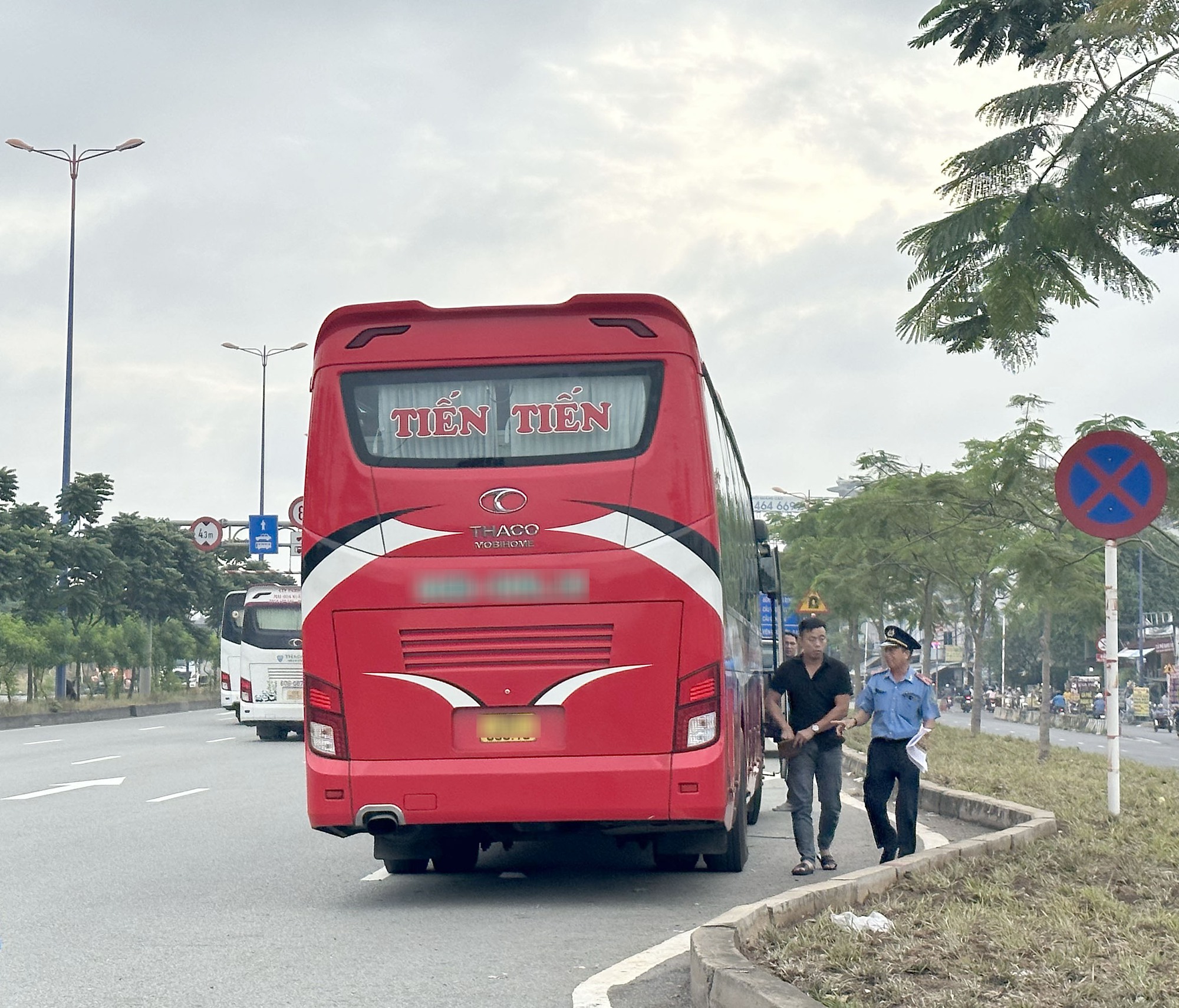 TP.HCM CSGT tăng cường kiểm tra, xử phạt xe khách vi phạm cao điểm lễ Quốc khánh 2/9 - Ảnh 7.