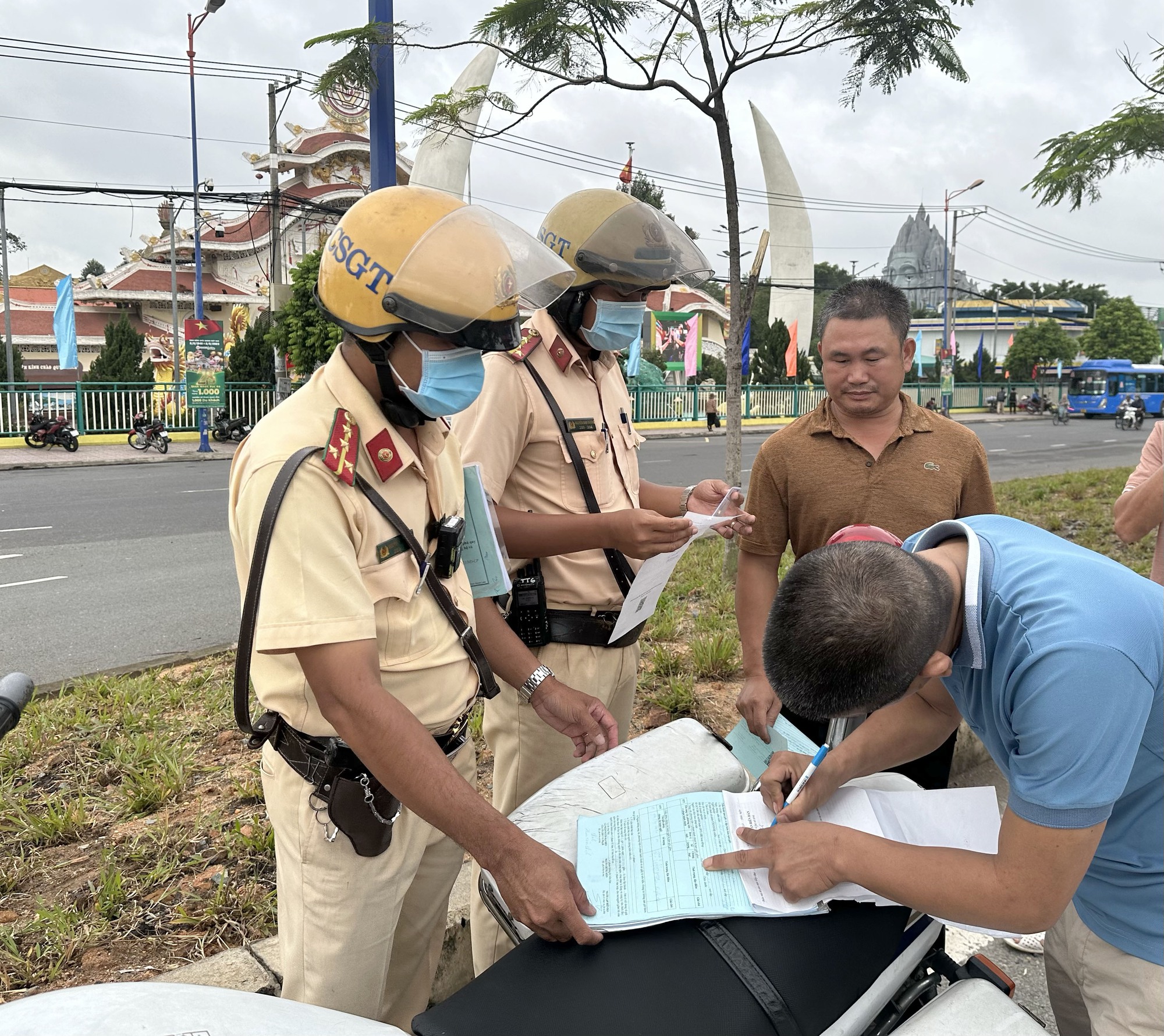 TP.HCM CSGT tăng cường kiểm tra, xử phạt xe khách vi phạm cao điểm lễ Quốc khánh 2/9 - Ảnh 5.