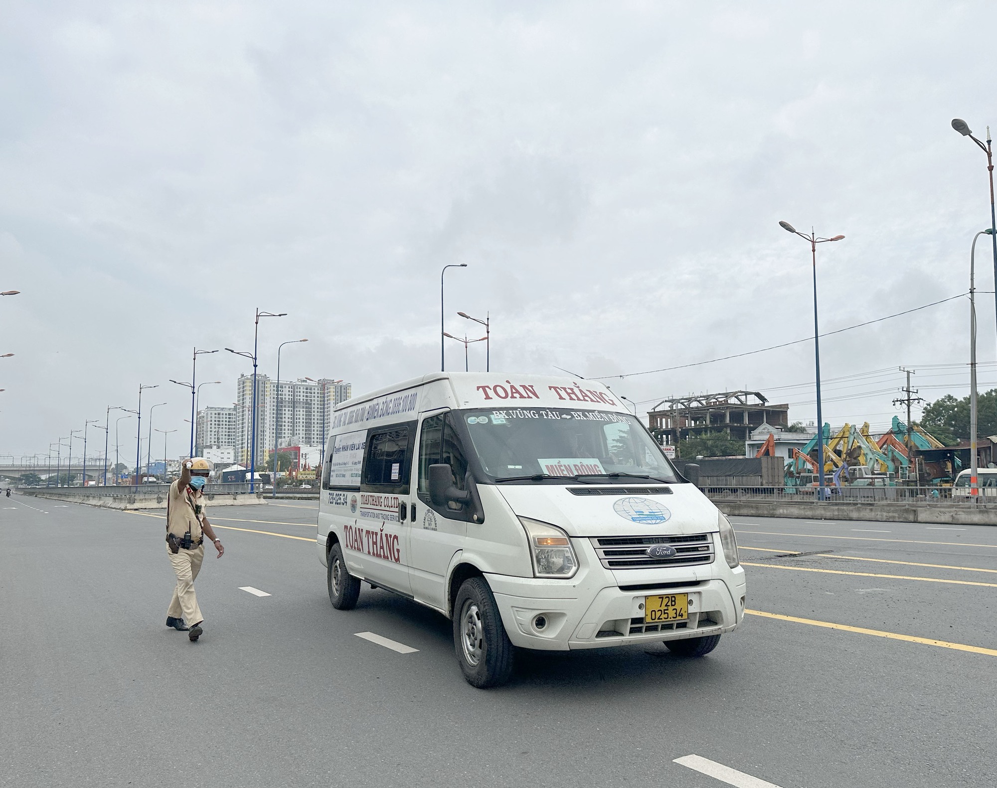 TP.HCM CSGT tăng cường kiểm tra, xử phạt xe khách vi phạm cao điểm lễ Quốc khánh 2/9 - Ảnh 10.