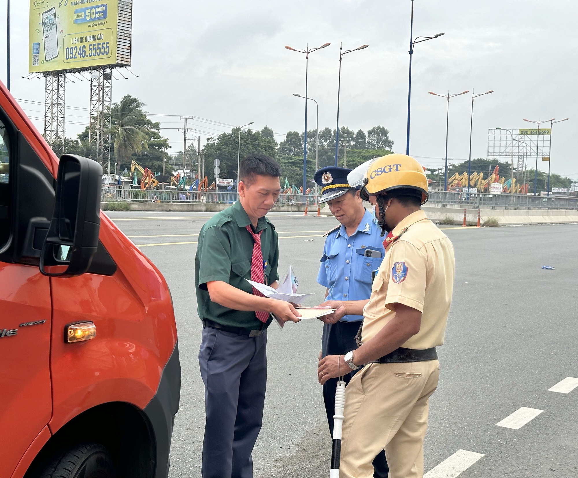 TP.HCM CSGT tăng cường kiểm tra, xử phạt xe khách vi phạm cao điểm lễ Quốc khánh 2/9 - Ảnh 11.