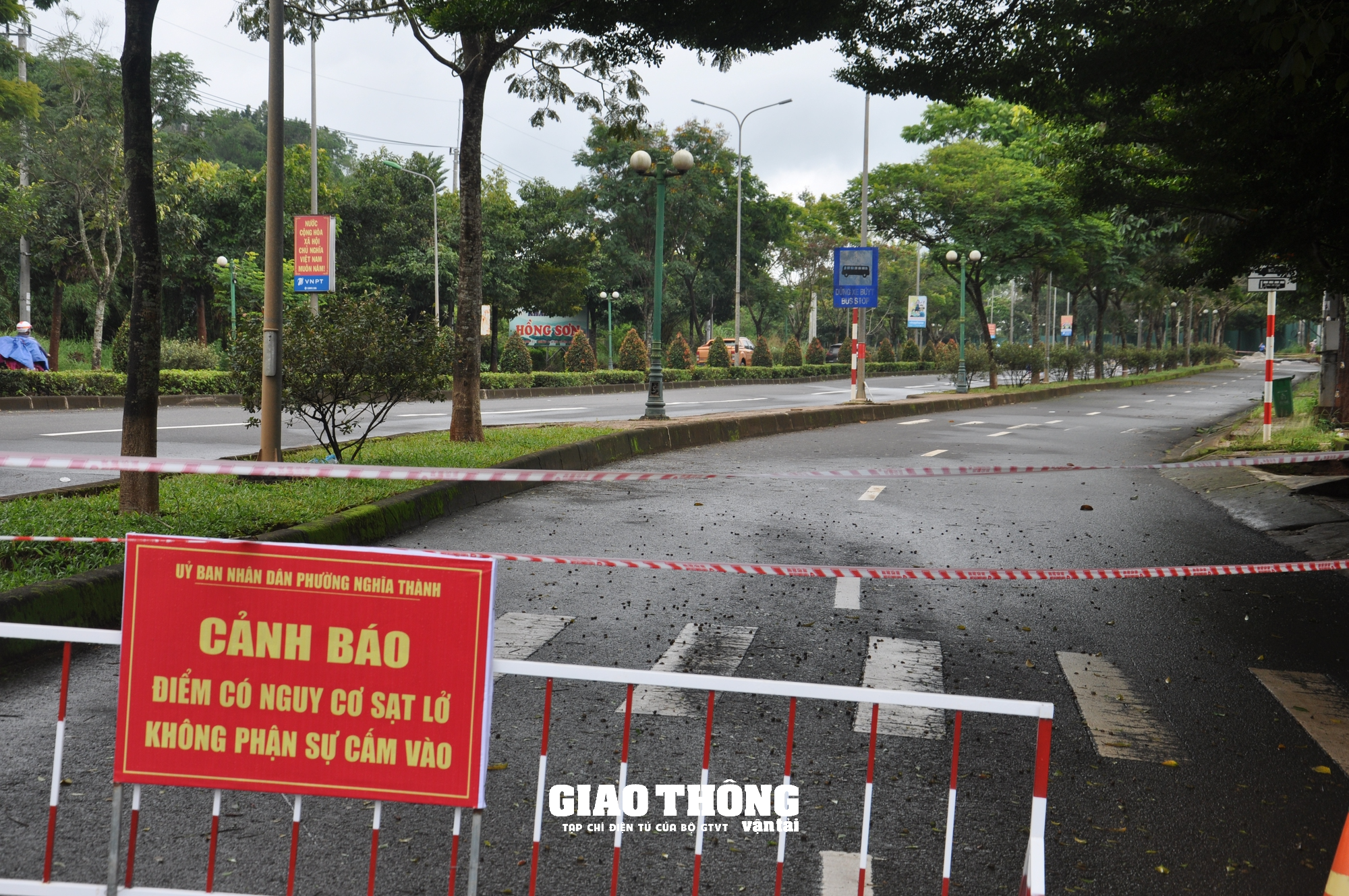 Cận cảnh sụt lún QL14 ở Đắk Nông: Vết sụt trượt liên tục mở rộng, nguy cơ mất đường - Ảnh 11.