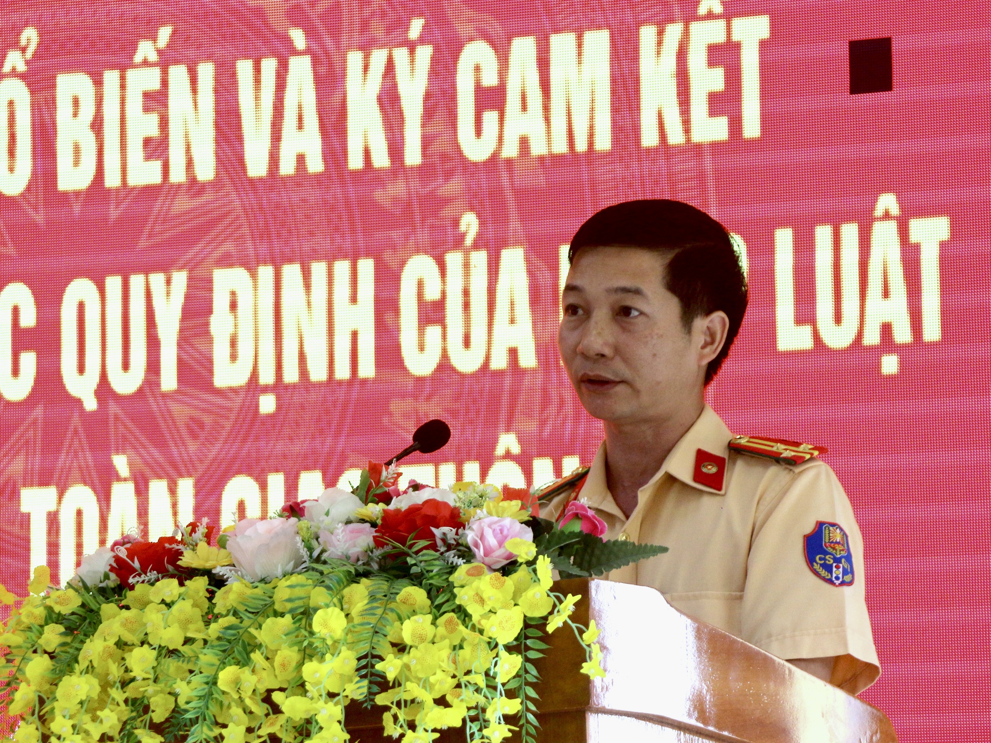 Doanh nghiệp ở Đắk Lắk ký cam kết chấp hành các quy định kinh doanh vận tải, đảm bảo TTATGT  - Ảnh 2.