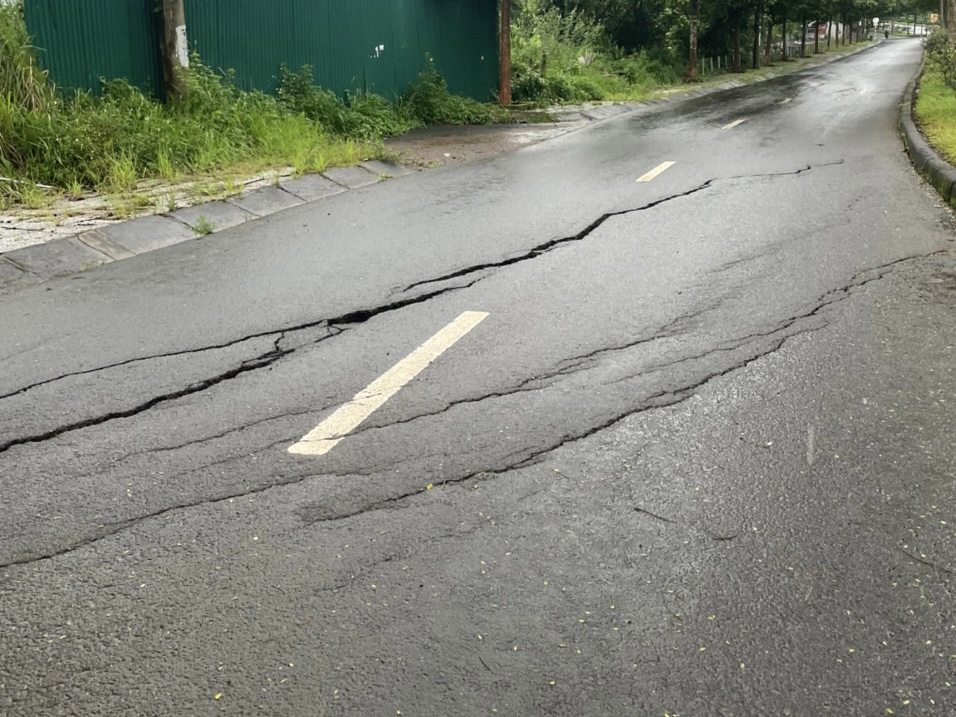Sụt lún đường Hồ Chí Minh qua Đắk Nông: Phương tiện lưu thông qua TP. Gia Nghĩa theo hướng nào? - Ảnh 1.