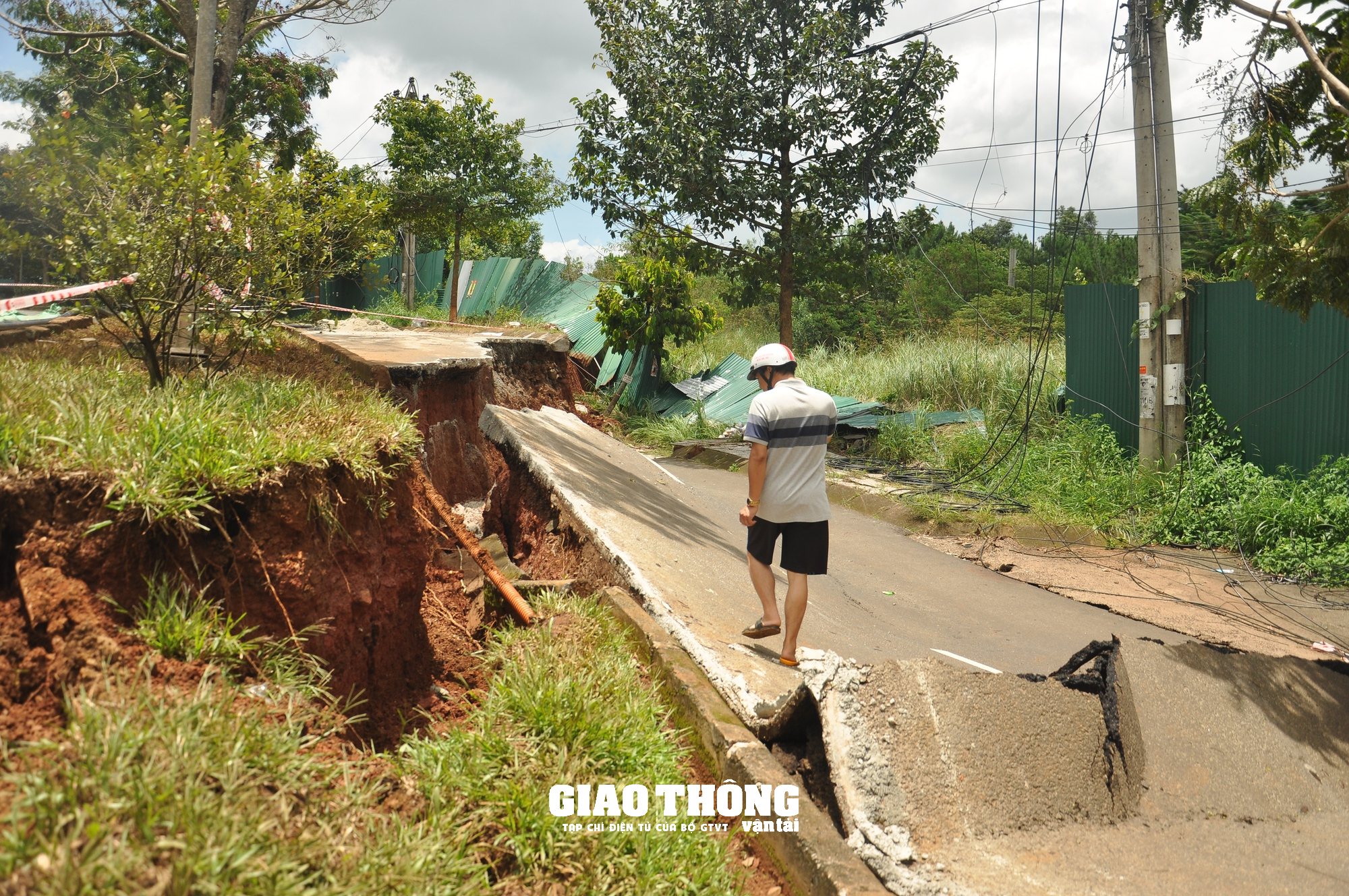 Sụt trượt nghiêm trọng QL14 ở Đắk Nông: - Ảnh 10. Sụt trượt nghiêm trọng QL14 ở Đắk Nông: - Ảnh 10.