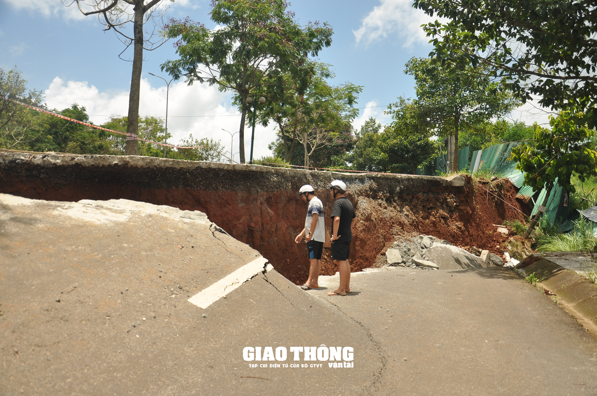 Sụt trượt nghiêm trọng QL14 ở Đắk Nông: - Ảnh 11. Sụt trượt nghiêm trọng QL14 ở Đắk Nông: - Ảnh 11.