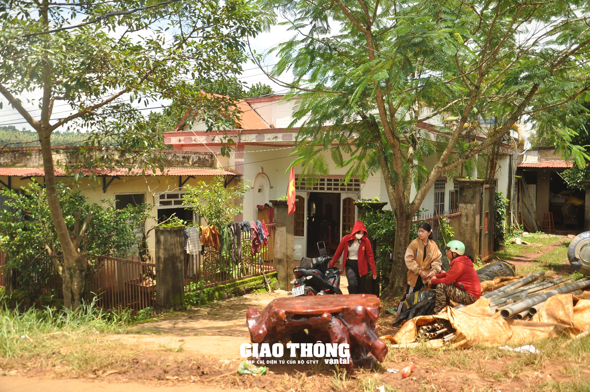 Sụt trượt nghiêm trọng QL14 ở Đắk Nông: - Ảnh 17. Sụt trượt nghiêm trọng QL14 ở Đắk Nông: - Ảnh 17.