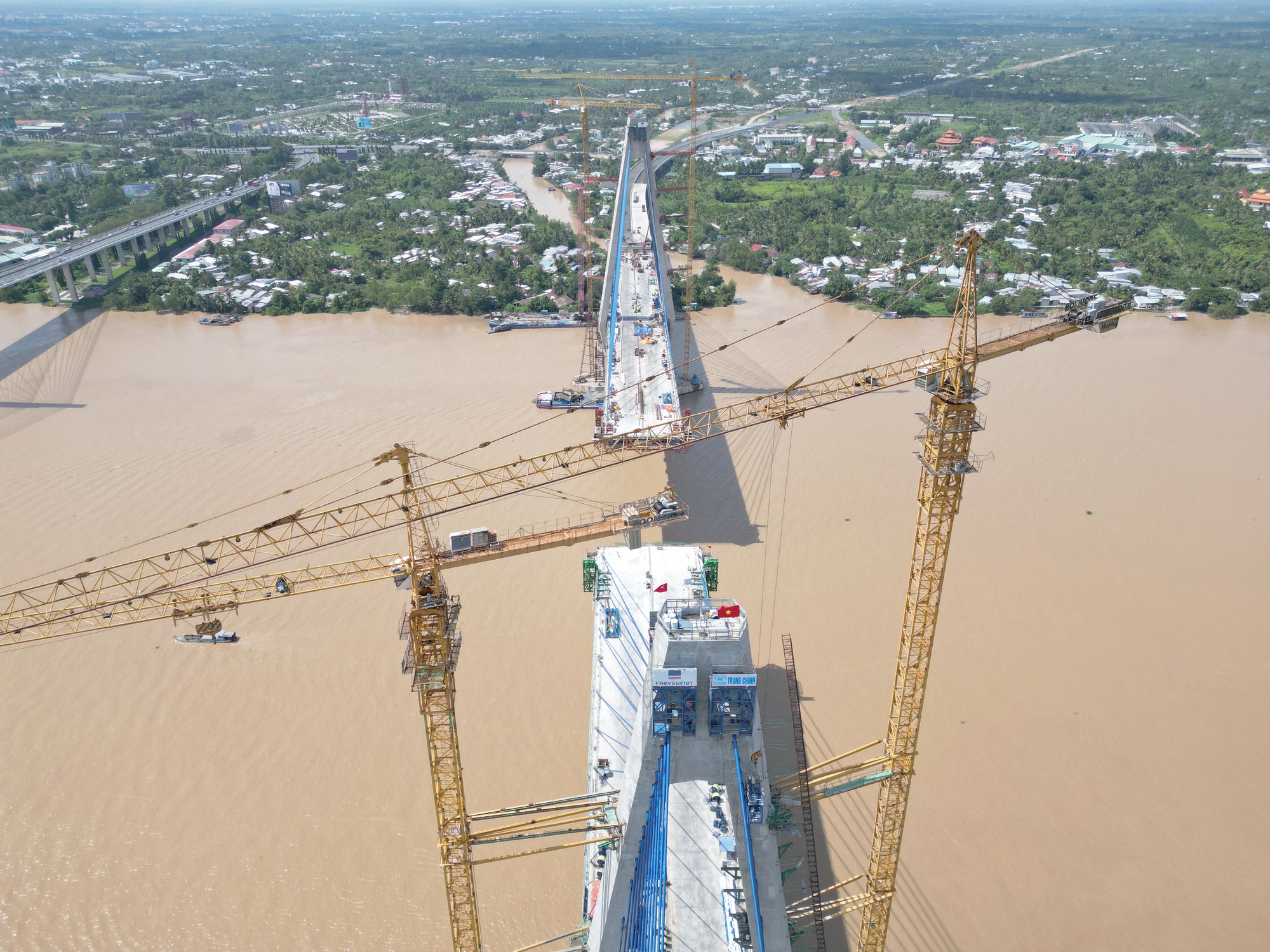 Cận cảnh công tác lao lắp dầm đầu tiên cầu Mỹ Thuận 2 nối bờ Vĩnh Long - Ảnh 12.