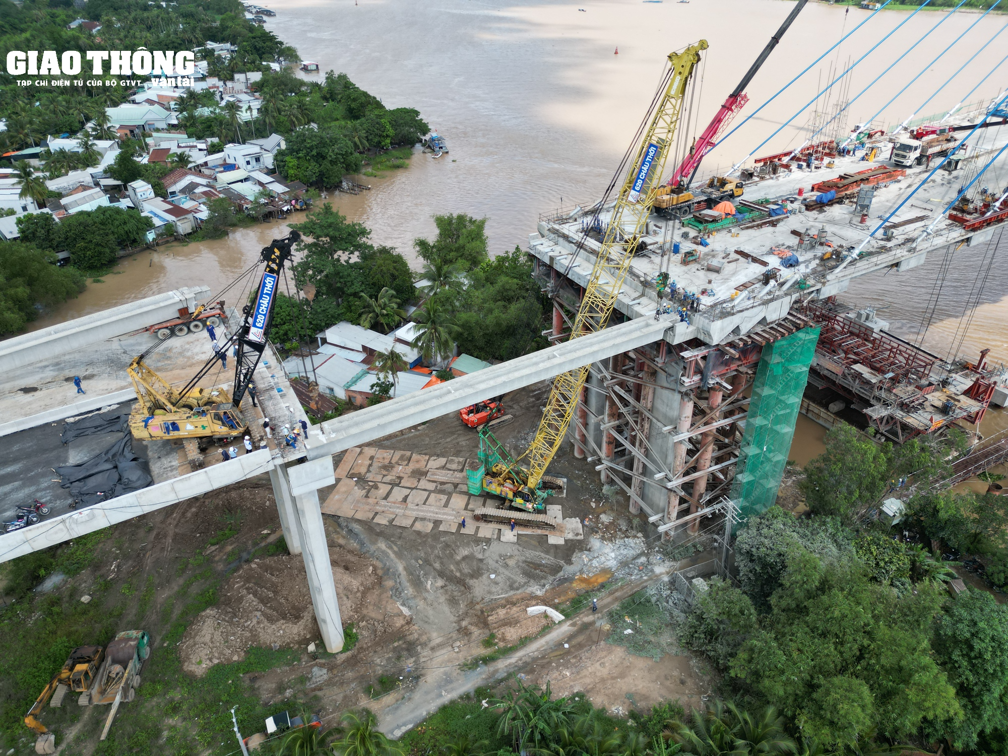 Cận cảnh công tác lao lắp dầm đầu tiên cầu Mỹ Thuận 2 nối bờ Vĩnh Long - Ảnh 11.