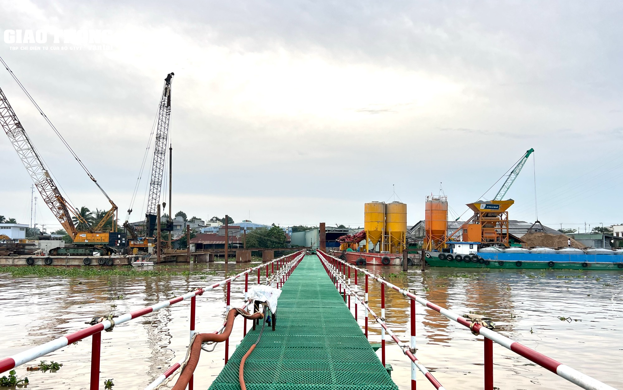 Video xuyên đêm thi công cầu Rạch Miễu 2 - Ảnh 6. Video xuyên đêm thi công cầu Rạch Miễu 2 - Ảnh 6.