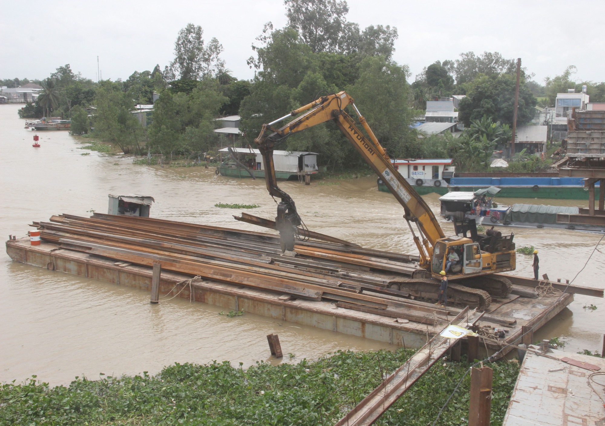 Toàn cảnh trên cao thi công tuyến tránh Long Xuyên trước ngày thông xe kỹ thuật - Ảnh 5.