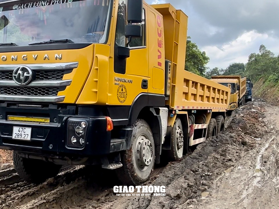 Đường 100 tỷ ở Đắk Lắk thi công ẩu... làm khổ người dân - Ảnh 3.