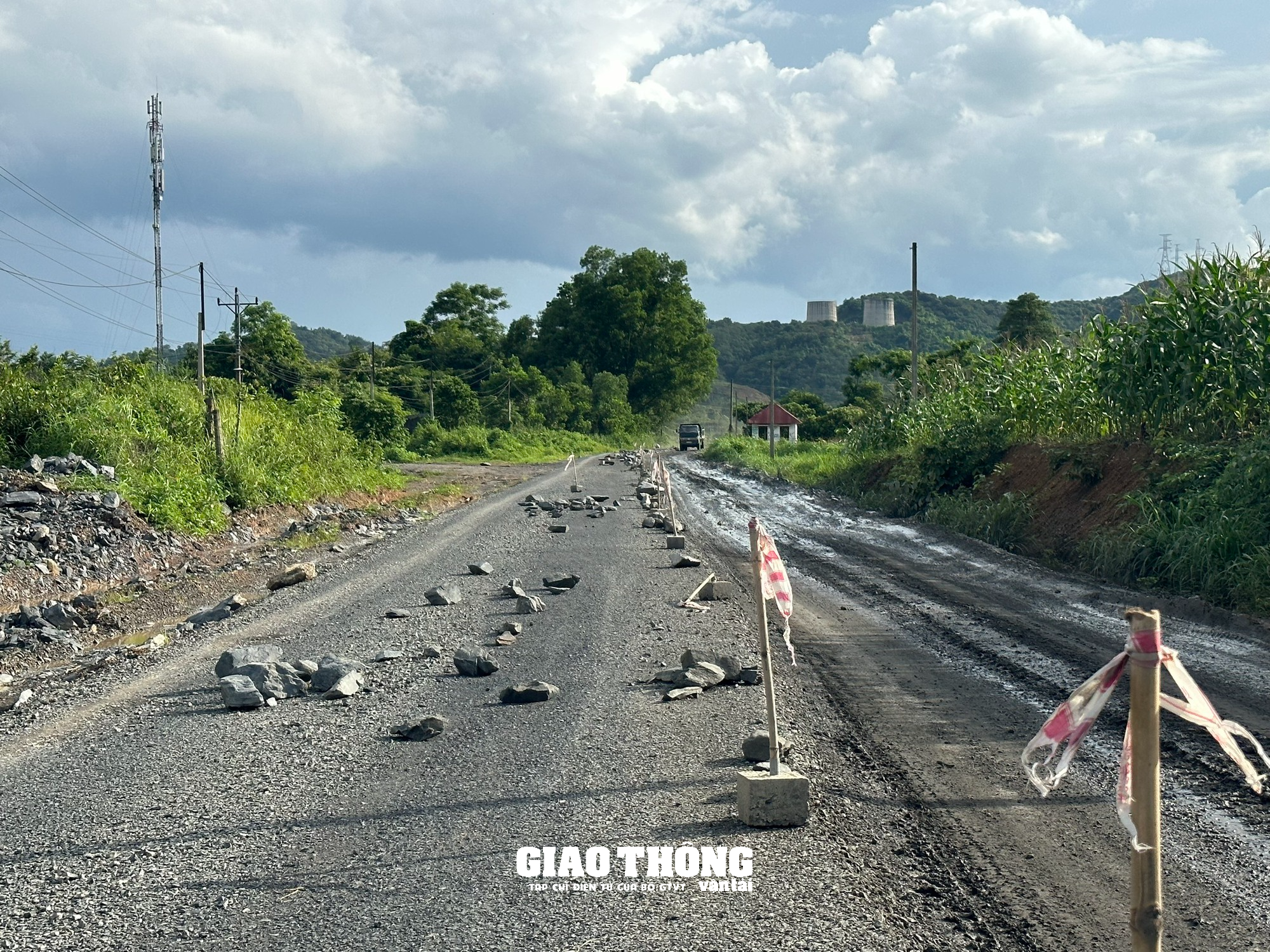 Đường 100 tỷ ở Đắk Lắk thi công ẩu... làm khổ người dân - Ảnh 6.