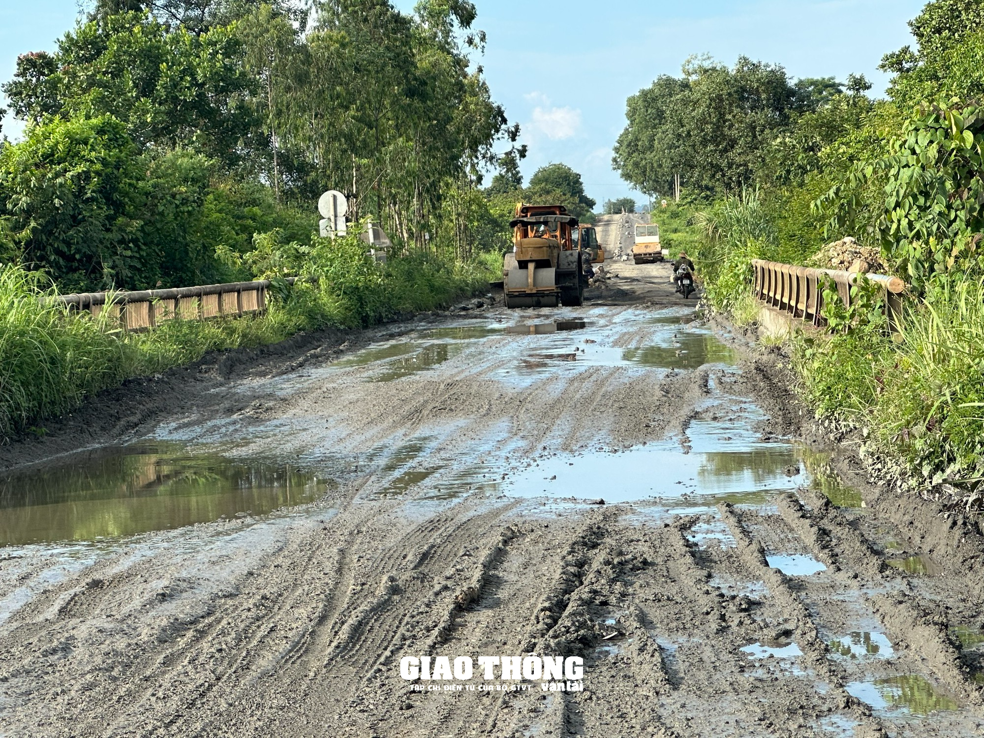 Đường 100 tỷ ở Đắk Lắk thi công ẩu... làm khổ người dân - Ảnh 10.