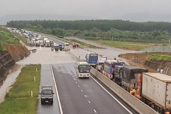 Cao tốc Phan Thiết - Dầu Giây bị ngập, chủ đầu tư nói gì về nguyên nhân? - Ảnh 3.