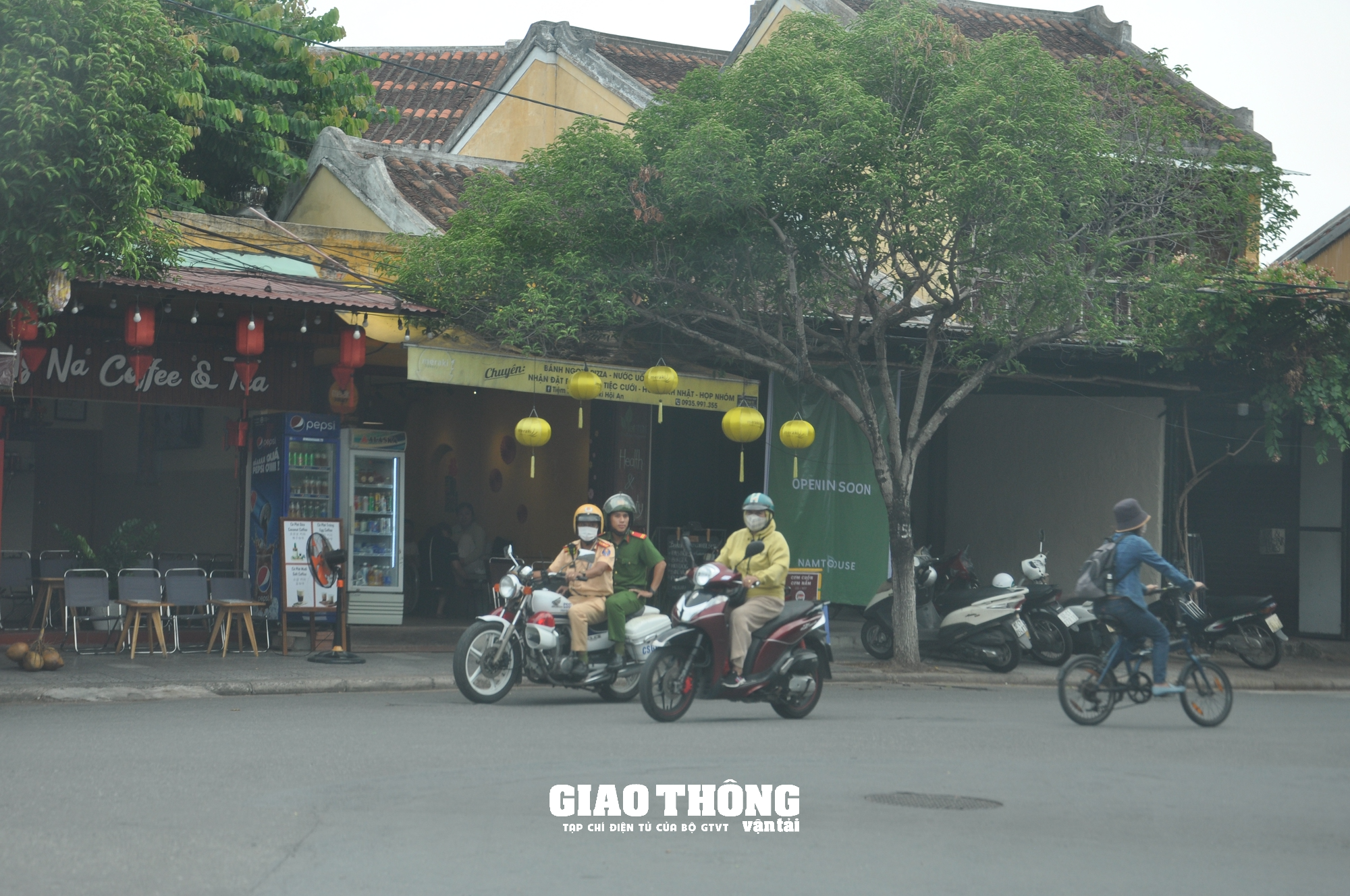 CSGT Hội An nỗ lực đảm bảo TTATGT phục vụ du lịch kỳ nghỉ lễ Quốc khánh 2/9 - Ảnh 1.