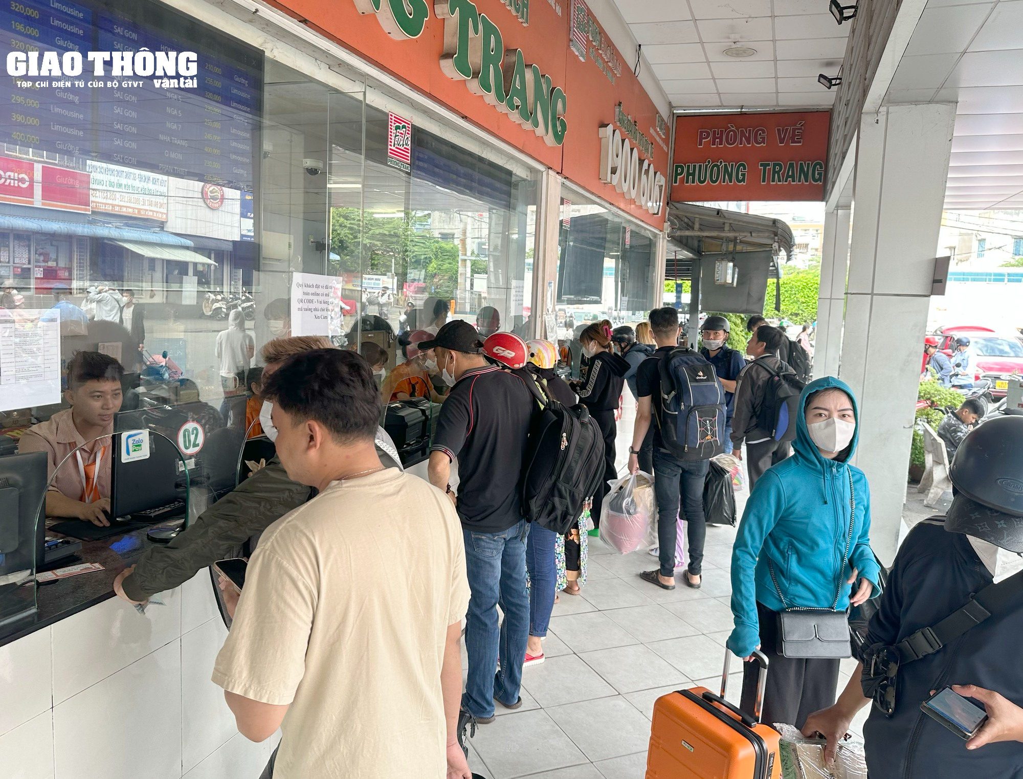 TP.HCM hàng nghìn người dân miền Tây đổ về quê nghỉ lễ 2/9 - Ảnh 4.