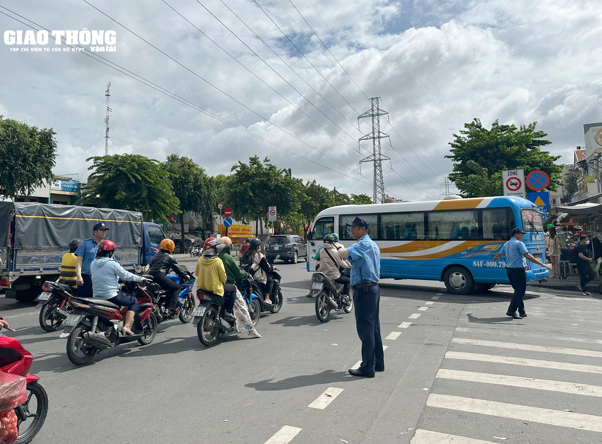 TP.HCM hàng nghìn người dân miền Tây đổ về quê nghỉ lễ 2/9 - Ảnh 7.