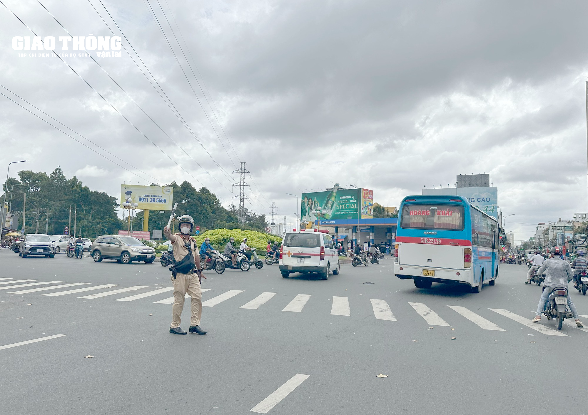 TP.HCM hàng nghìn người dân miền Tây đổ về quê nghỉ lễ 2/9 - Ảnh 16.