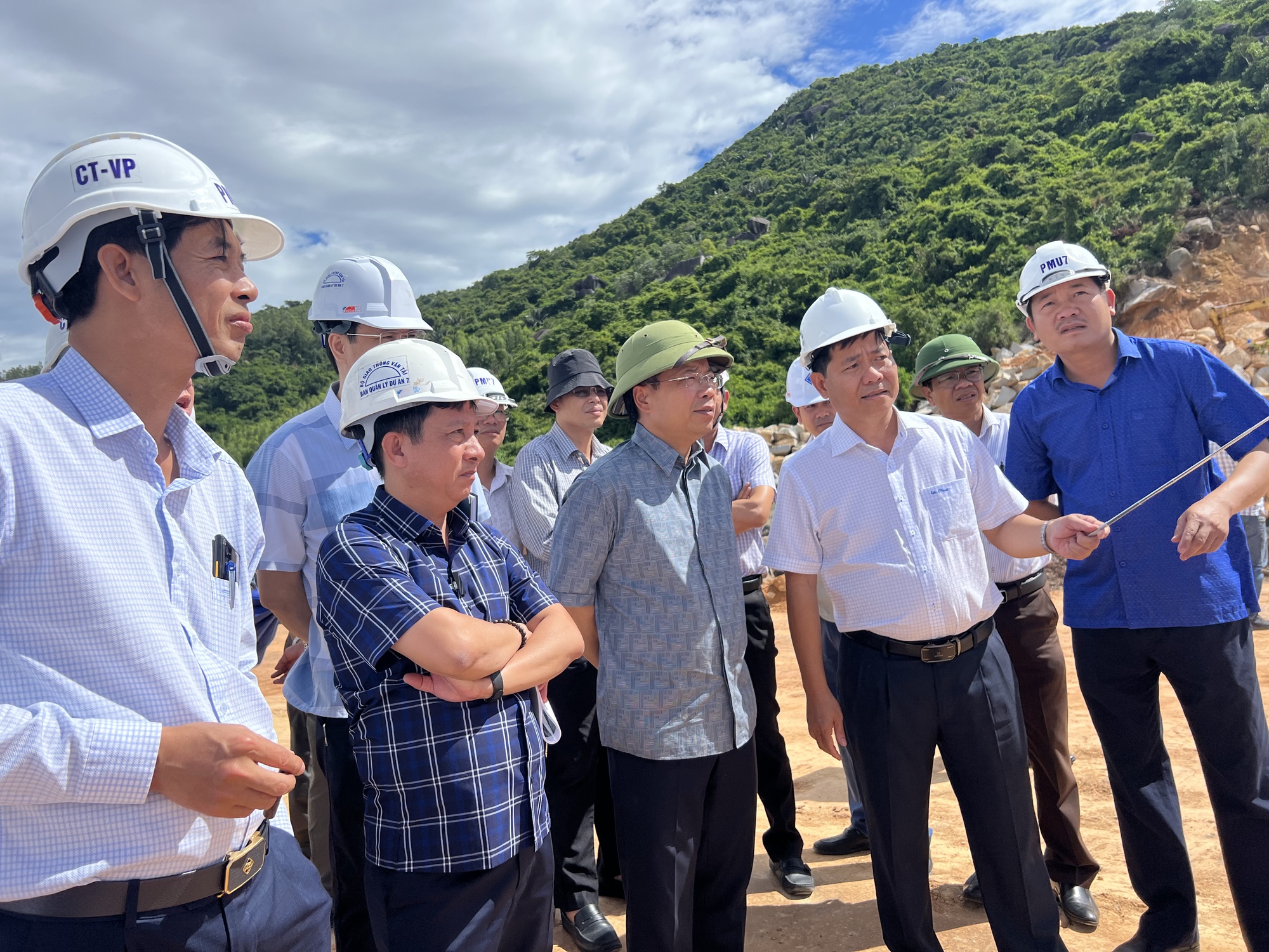 Cao tốc Chí Thạnh - Vân Phong: Cần tăng tốc thi công trước mùa mưa bão - Ảnh 1.