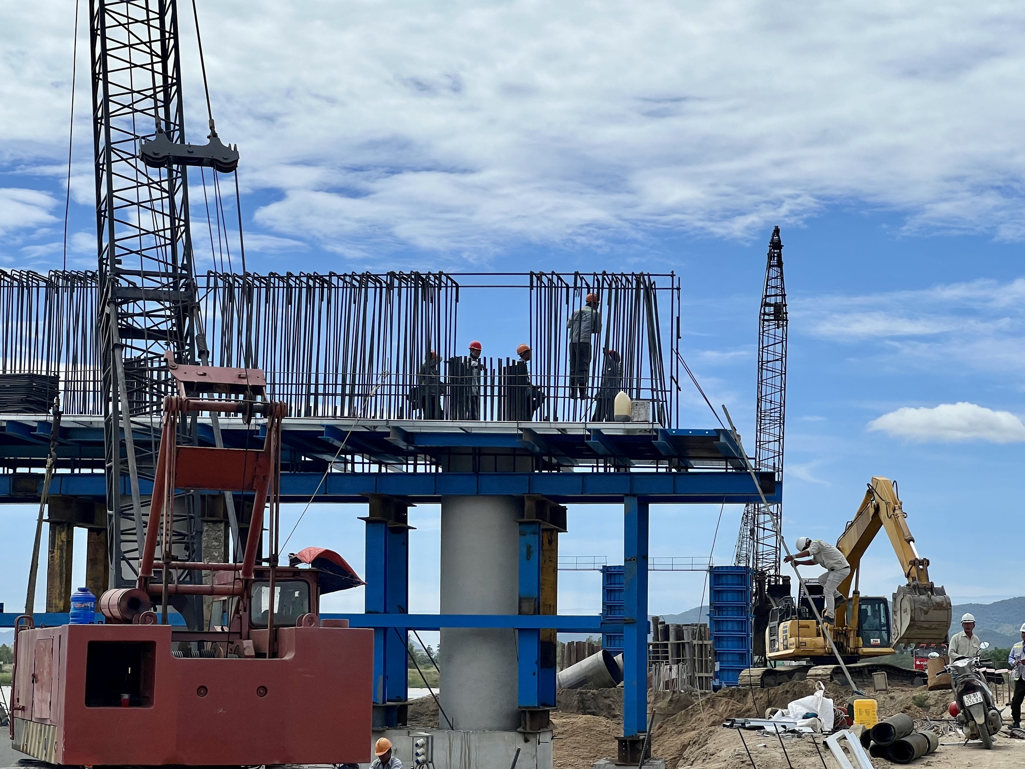 Cao tốc Chí Thạnh - Vân Phong: Cần tăng tốc thi công trước mùa mưa bão - Ảnh 3.