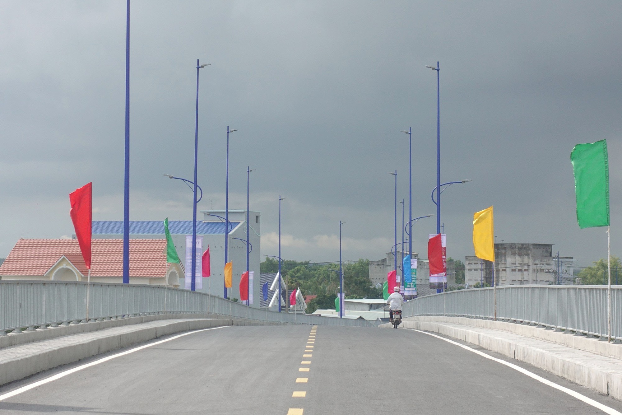 TP.HCM: Người dân vui mừng khi cầu Vàm Sát 2 thông xe đưa vào sử dụng - Ảnh 3. TP.HCM: Người dân vui mừng khi cầu Vàm Sát 2 thông xe đưa vào sử dụng - Ảnh 3.