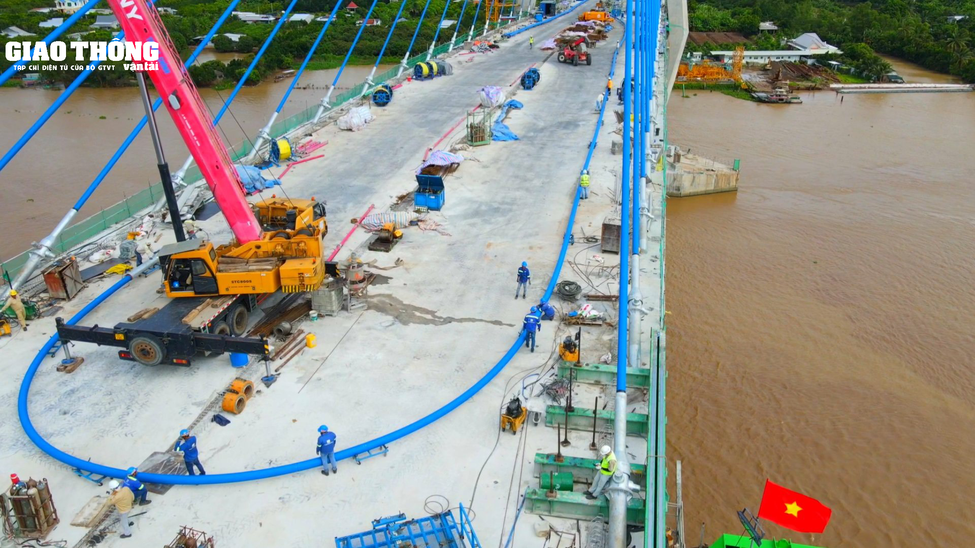 Lên dây văng cuối cùng cho cầu Mỹ Thuận 2 - Ảnh 4.