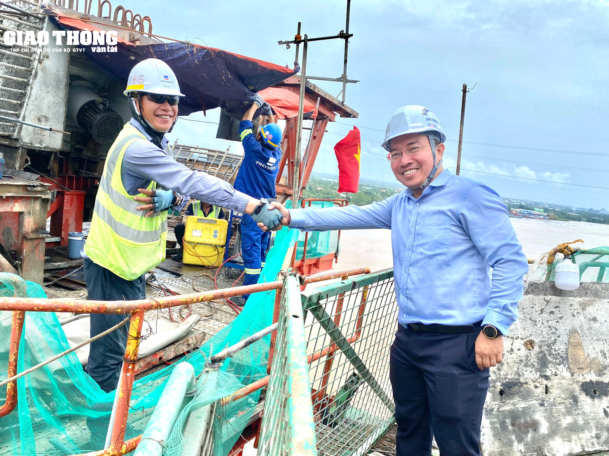 Lên dây văng cuối cùng cho cầu Mỹ Thuận 2 - Ảnh 7.