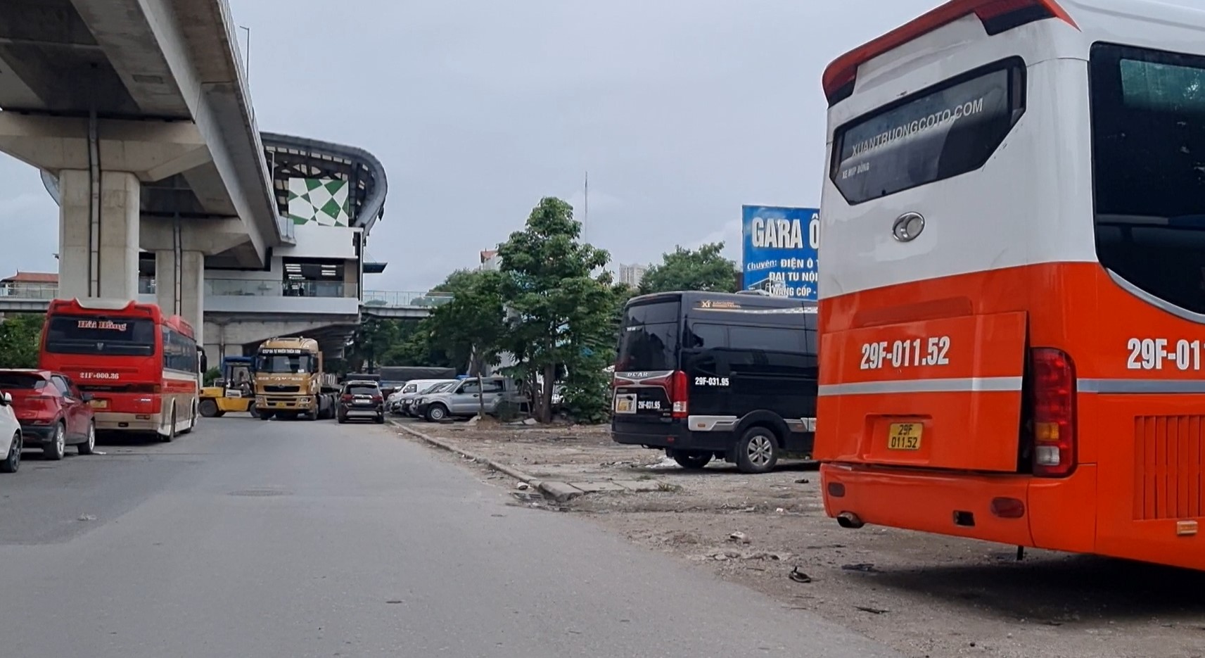 Hà Nội: Nhức nhối vi phạm hành lang đường bộ trên Quốc lộ 6- Ảnh 6.