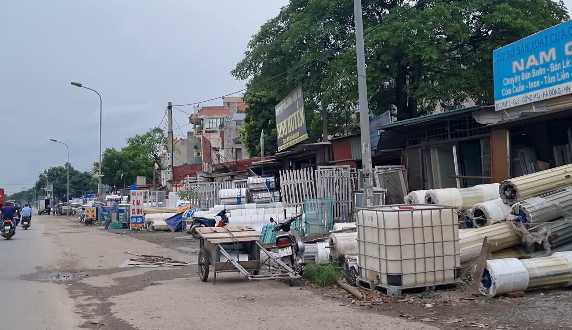 Hà Nội: Nhức nhối vi phạm hành lang đường bộ trên Quốc lộ 6- Ảnh 11.