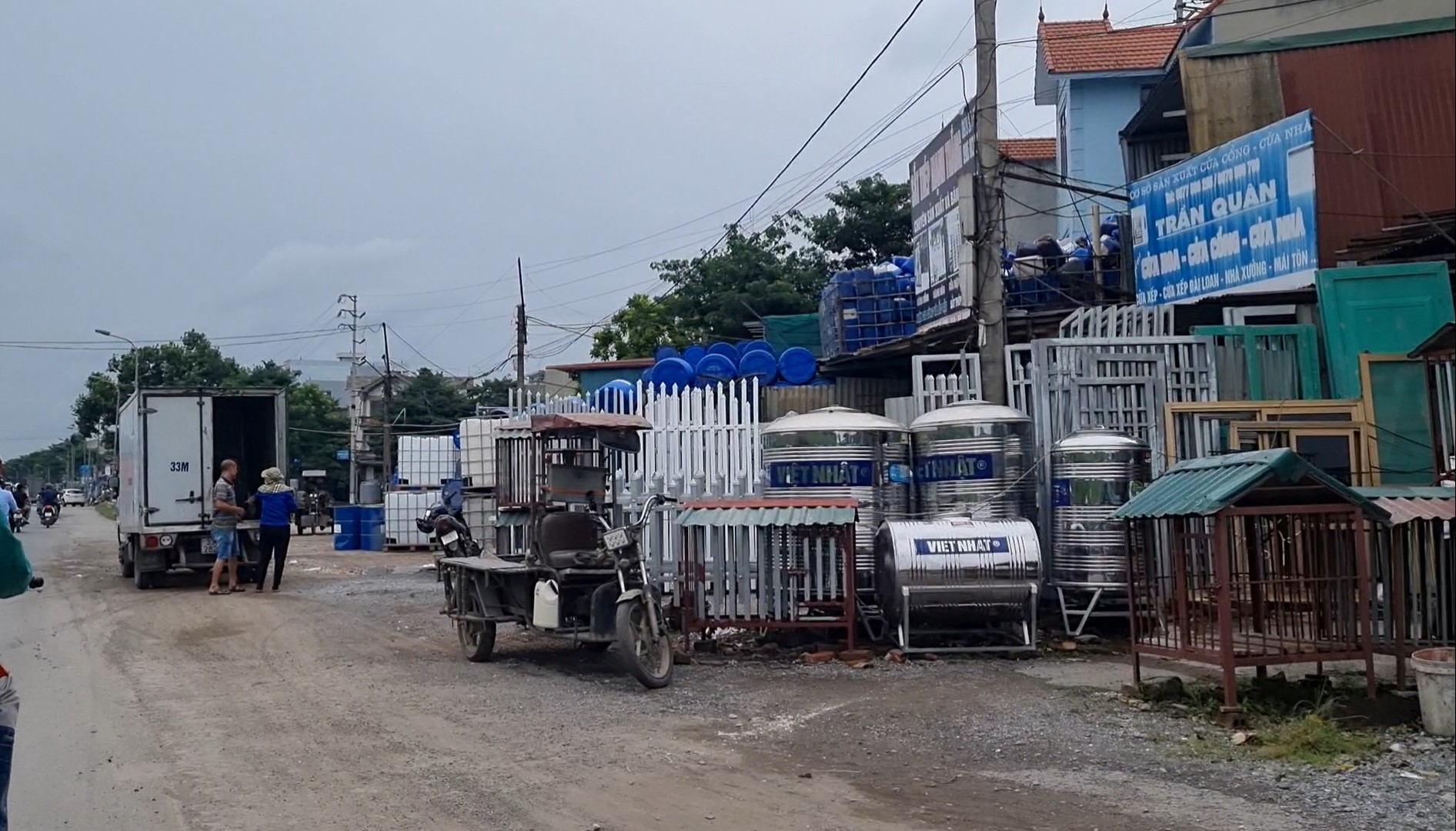 Hà Nội: Nhức nhối vi phạm hành lang đường bộ trên Quốc lộ 6- Ảnh 10.