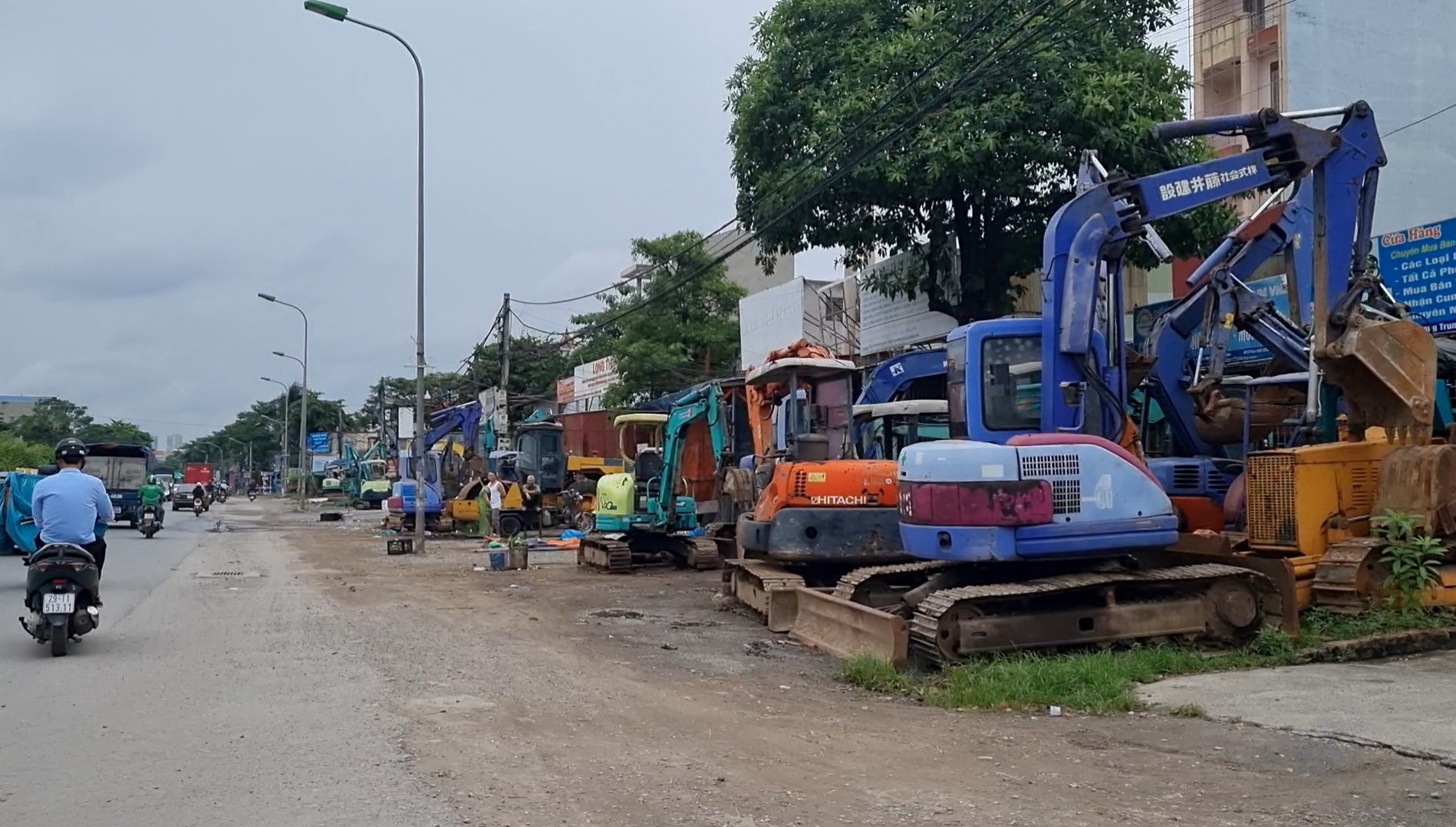 Hà Nội: Nhức nhối vi phạm hành lang đường bộ trên Quốc lộ 6- Ảnh 9.