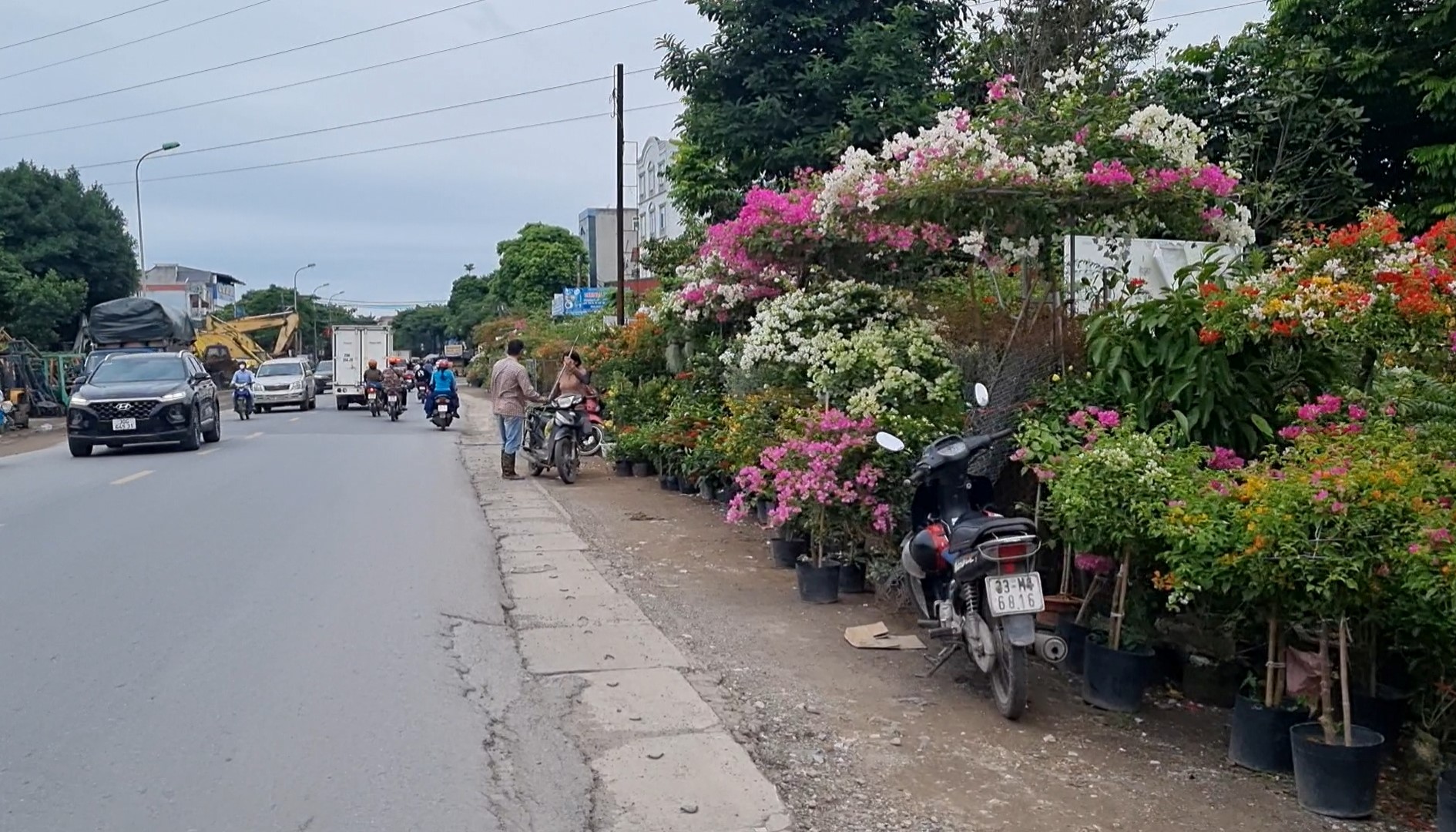 Hà Nội: Nhức nhối vi phạm hành lang đường bộ trên Quốc lộ 6- Ảnh 7.