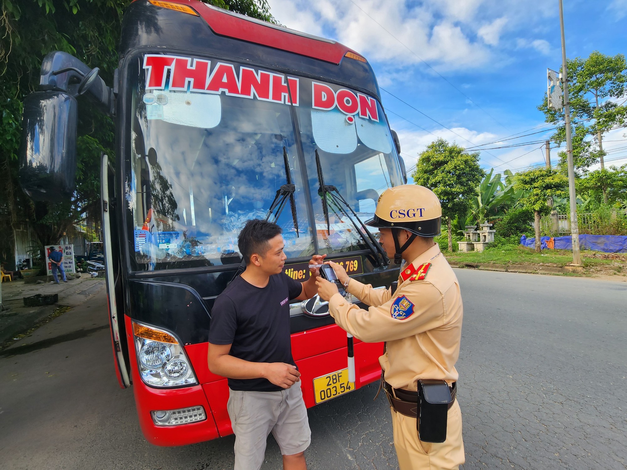 CSGT toàn quốc lập biên bản phạt trên 2.000 "ma men" trong ngày 2/9 - Ảnh 1.