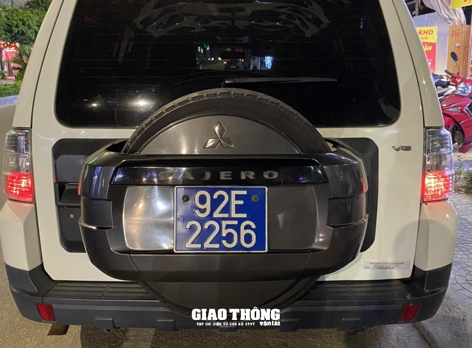 Lực lượng "đặc nhiệm" xử lý nồng độ cồn ở Quảng Bình: Tài xế lái ô tô biển số xanh vi phạm - Ảnh 2.