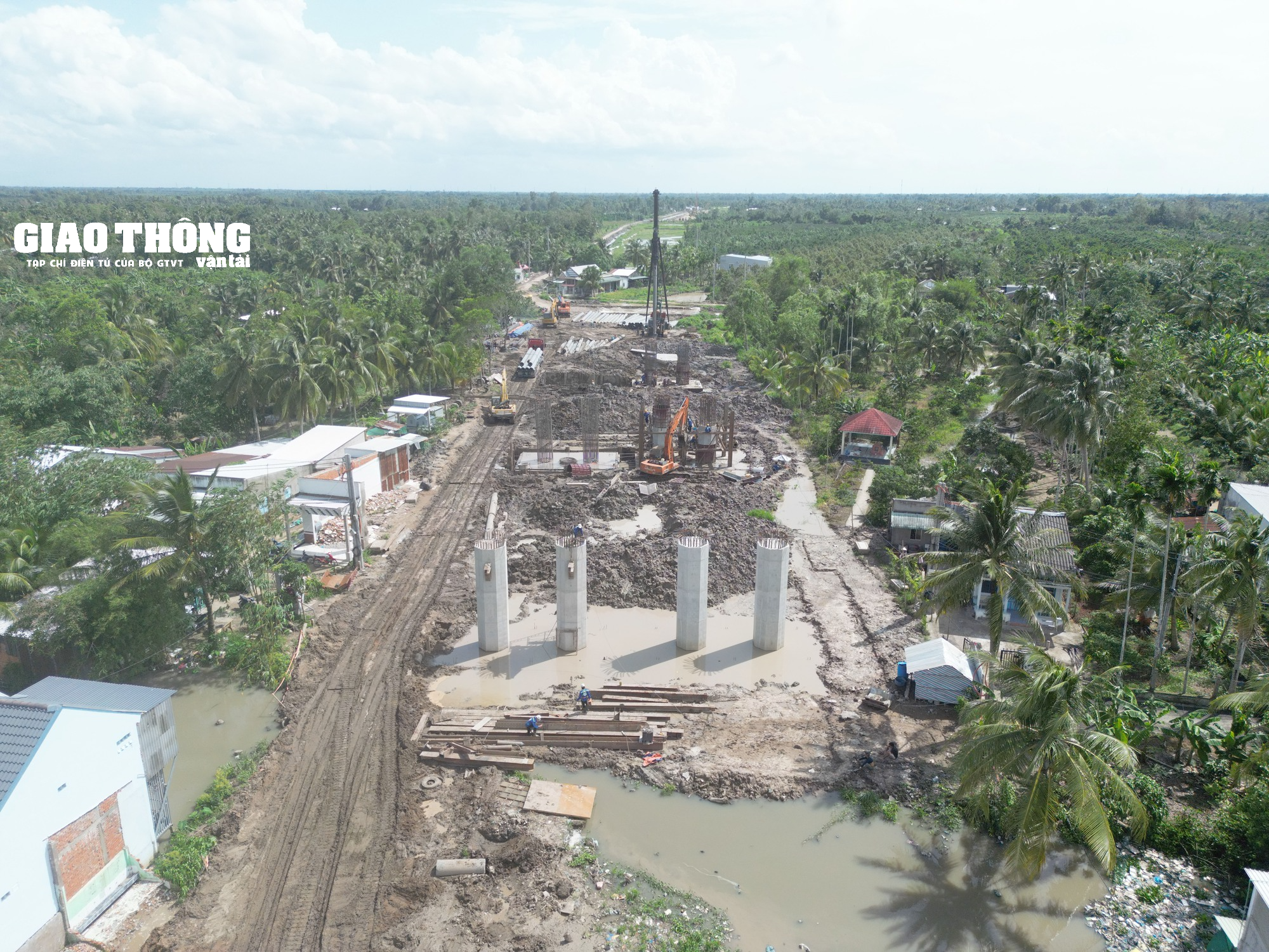 Bộ GTVT chỉ đạo đẩy nhanh tiến độ hàng loạt dự án giao thông trọng điểm - Ảnh 2.